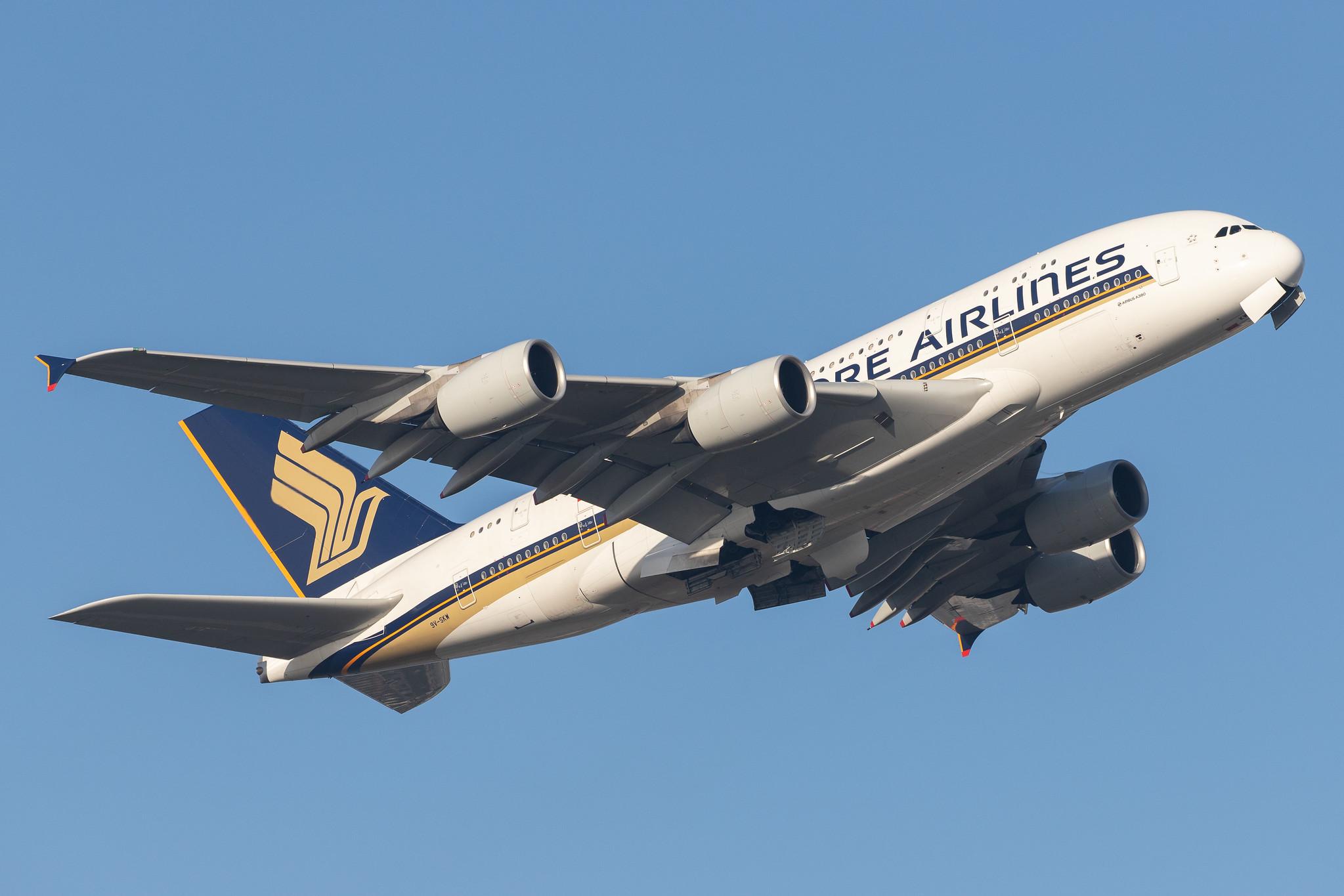 London Heathrow Airport: Singapore Airlines (SQ / SIA) |  Airbus A380-841 A388 | 9V-SKW | MSN 251