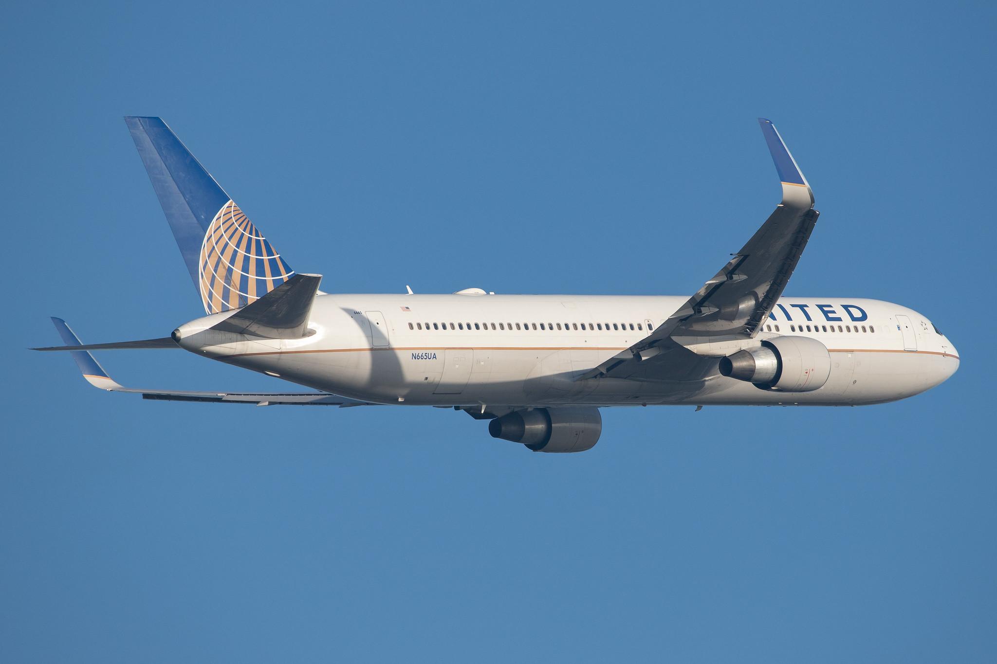 London Heathrow Airport: United Airlines (UA / UAL) |  Boeing 767-322(ER) B763 | N665UA | MSN 29237