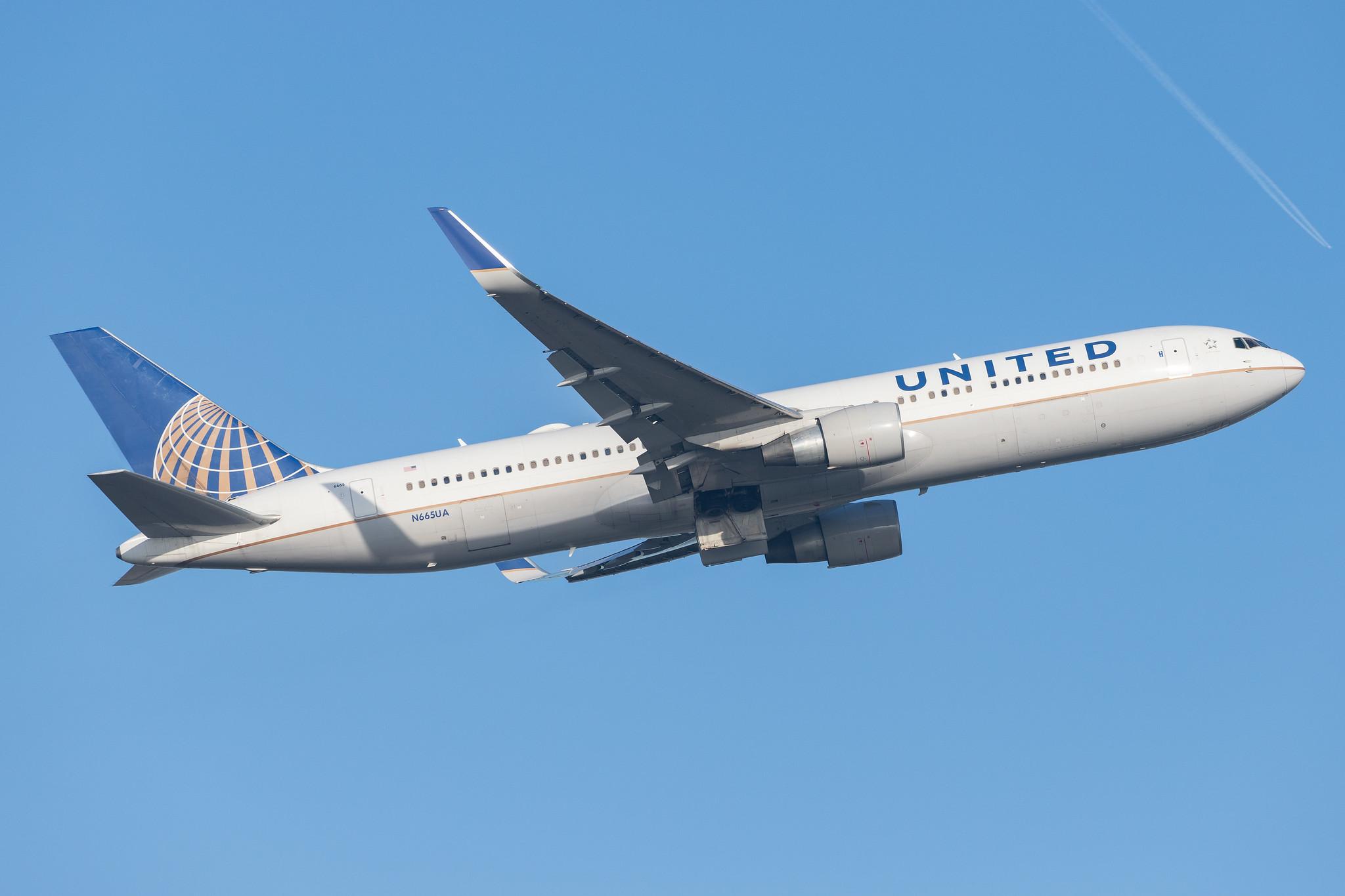 London Heathrow Airport: United Airlines (UA / UAL) |  Boeing 767-322(ER) B763 | N665UA | MSN 29237