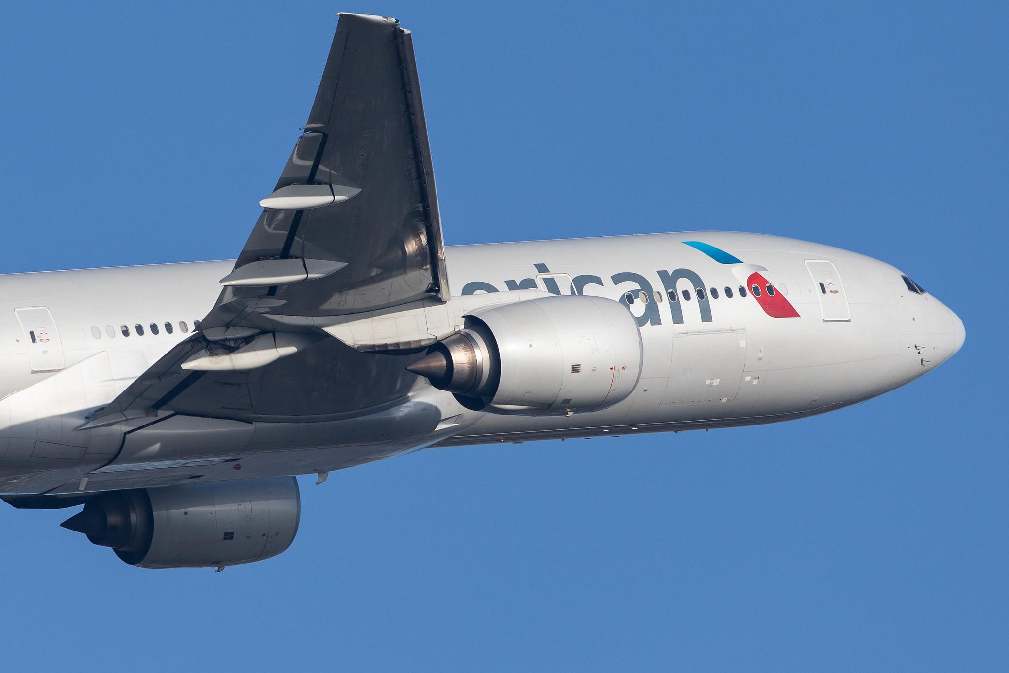 London Heathrow Airport: American Airlines (AA / AAL) |  Boeing 777-223(ER) B772 | N758AN | MSN 32637
