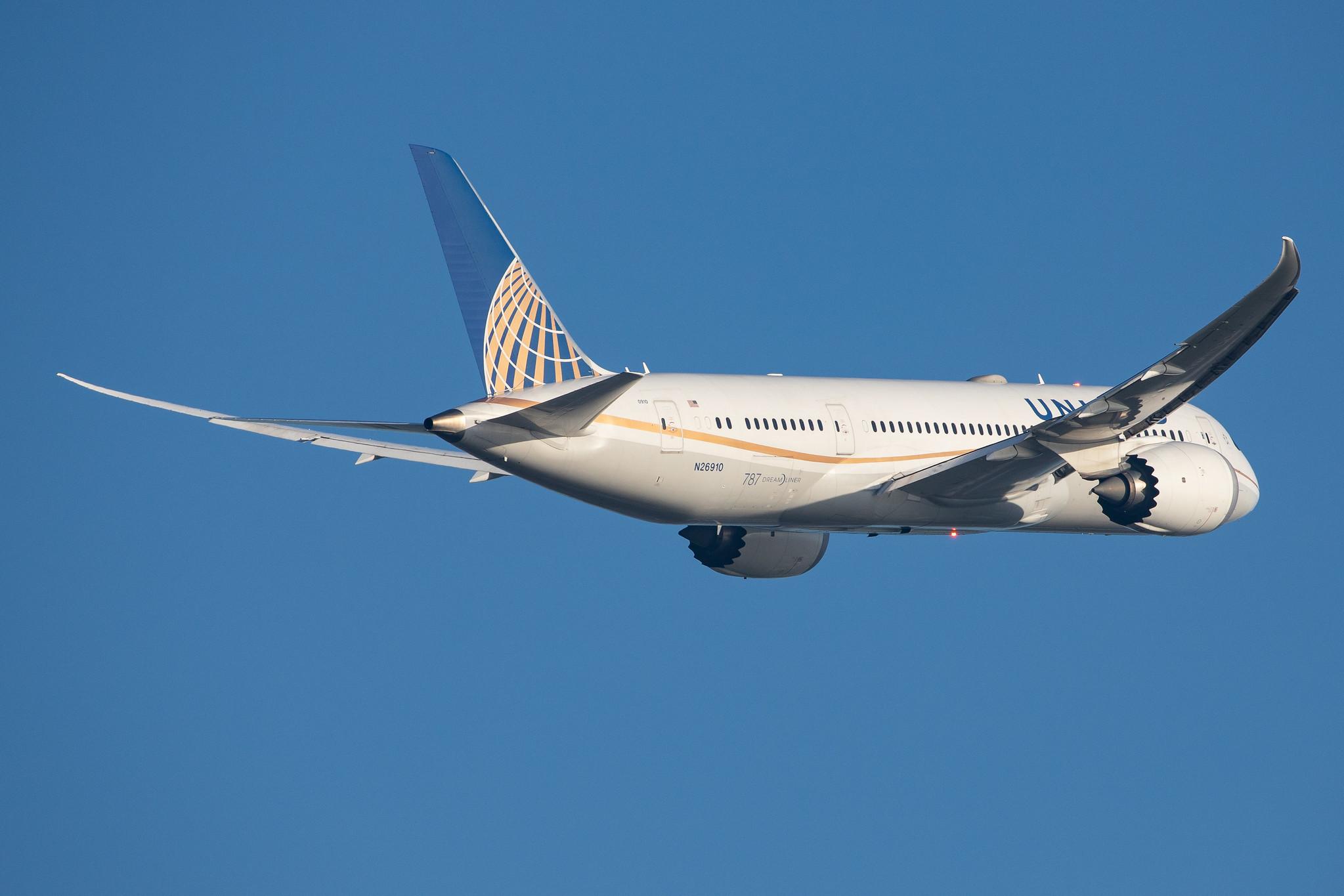 London Heathrow Airport: United Airlines (UA / UAL) |  Boeing 787-8 Dreamliner B788 | N26910 | MSN 34826