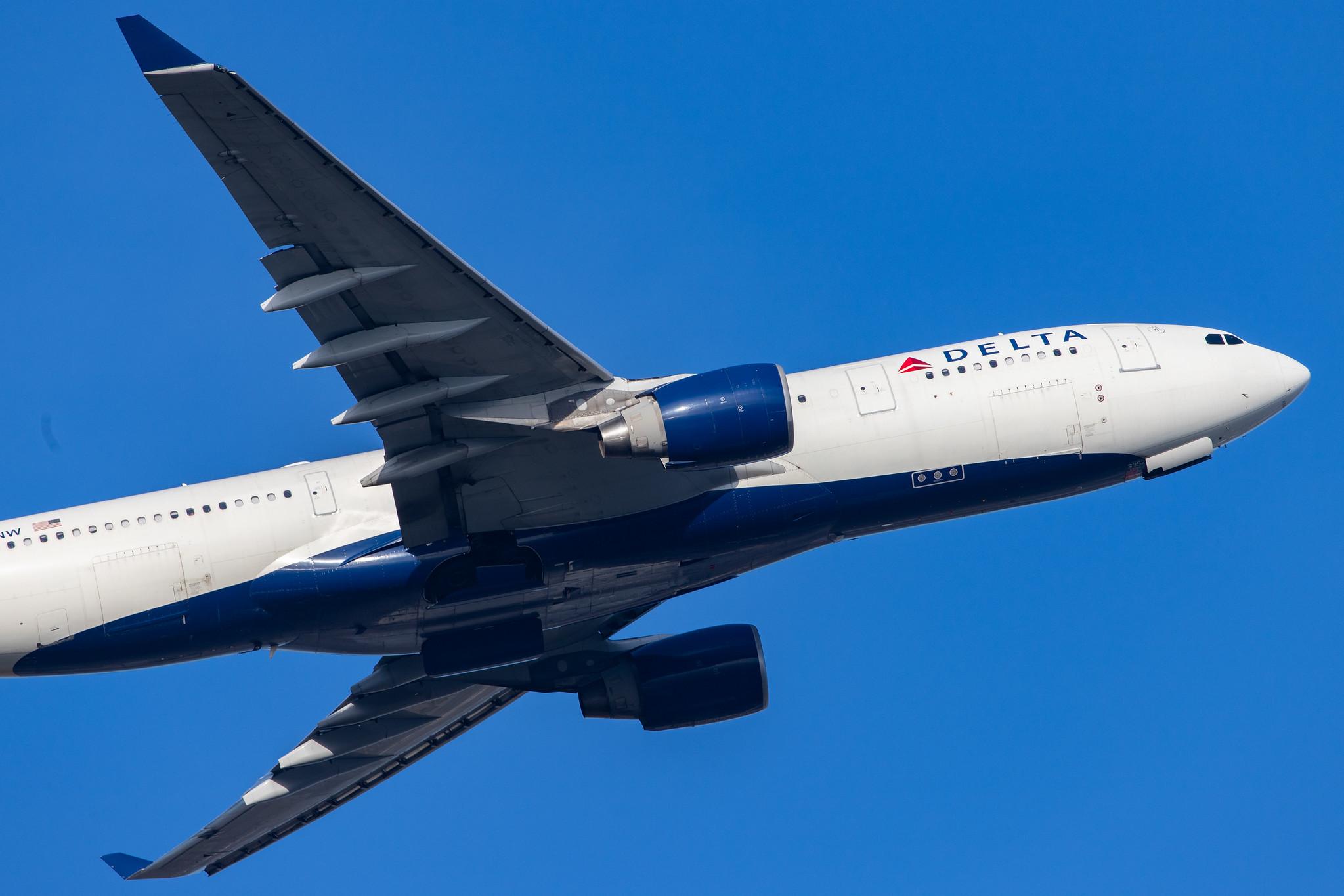 London Heathrow Airport: Delta Air Lines (DL / DAL) |  Airbus A330-223 A332 | N852NW | MSN 0614
