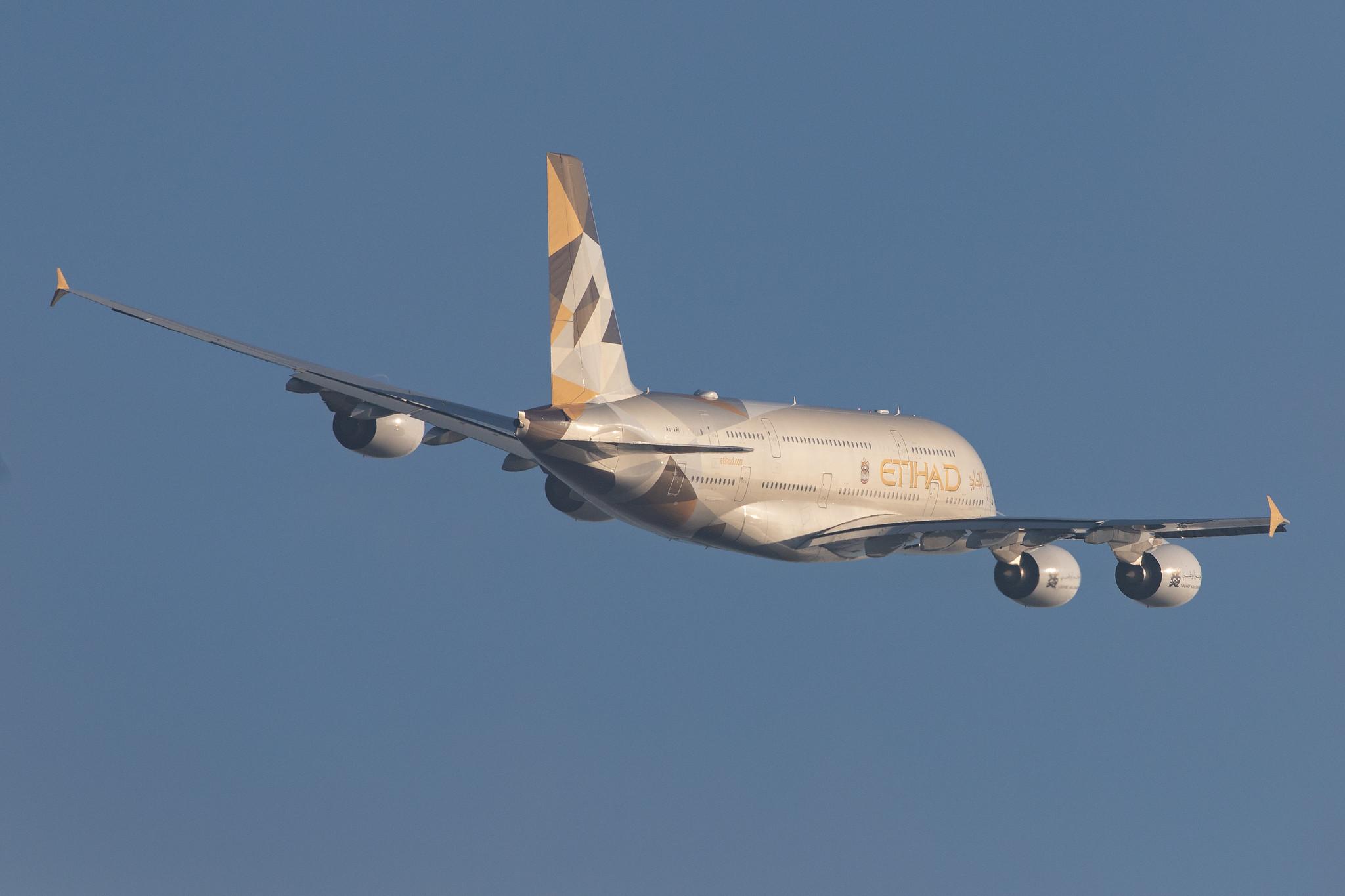 London Heathrow Airport: Etihad Airways (EY / ETD) |  Airbus A380-861 A388 | A6-API | MSN 233