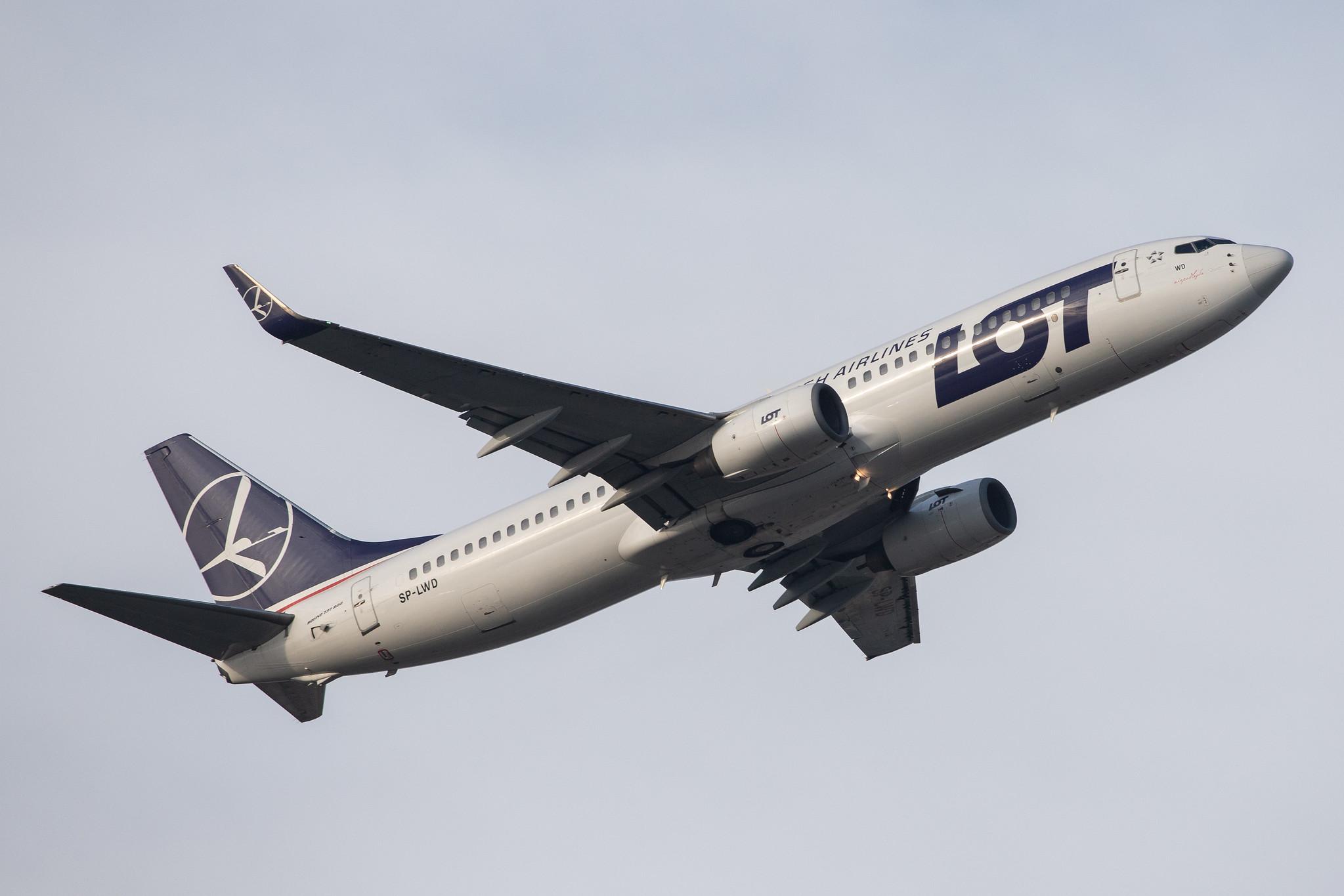 London Heathrow Airport: LOT (LO / LOT) |  Boeing 737-89P B738 | SP-LWD | MSN 32802