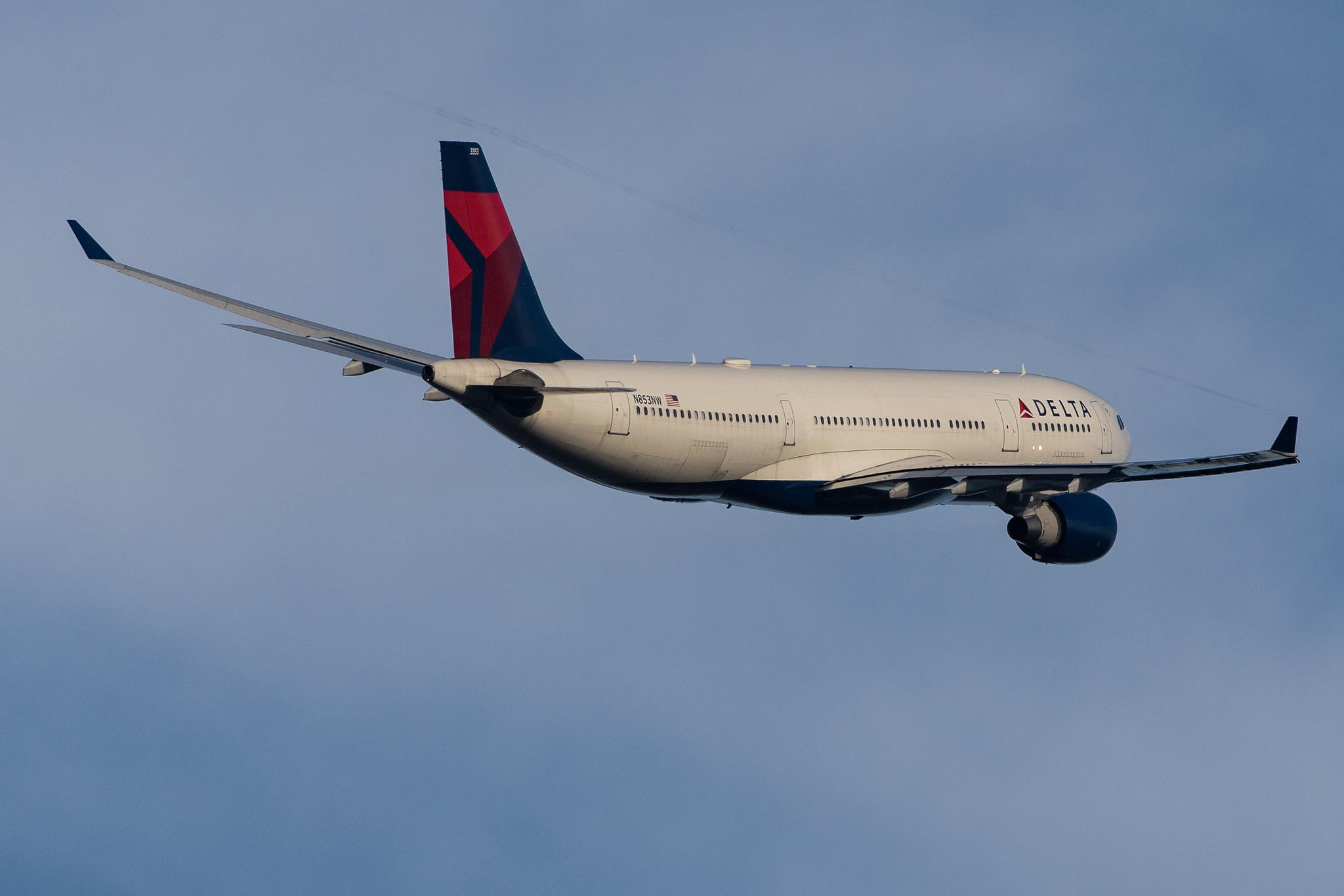 London Heathrow Airport: Delta Air Lines (DL / DAL) |  Airbus A330-223 A332 | N853NW | MSN 0618