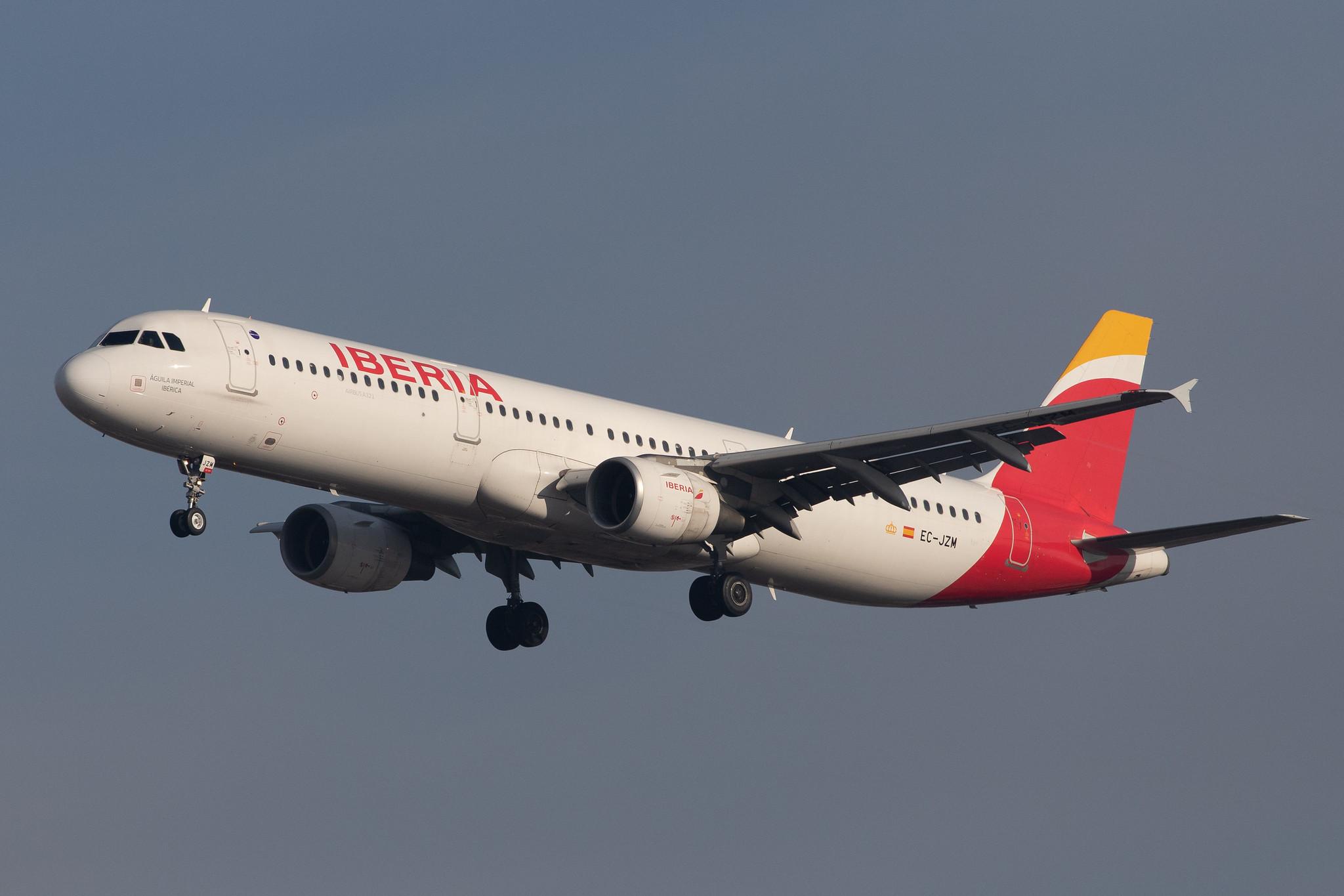 London Heathrow Airport: Iberia (IB / IBE) |  Airbus A321-212 A321 | EC-JZM | MSN 2996