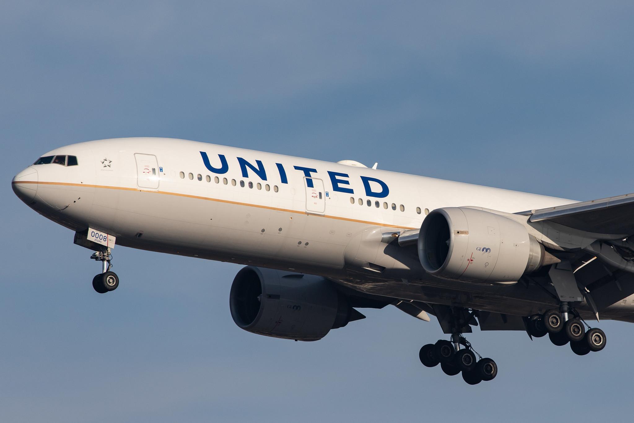 London Heathrow Airport: United Airlines (UA / UAL) |  Boeing 777-224(ER) B772 | N78008 | MSN 29478