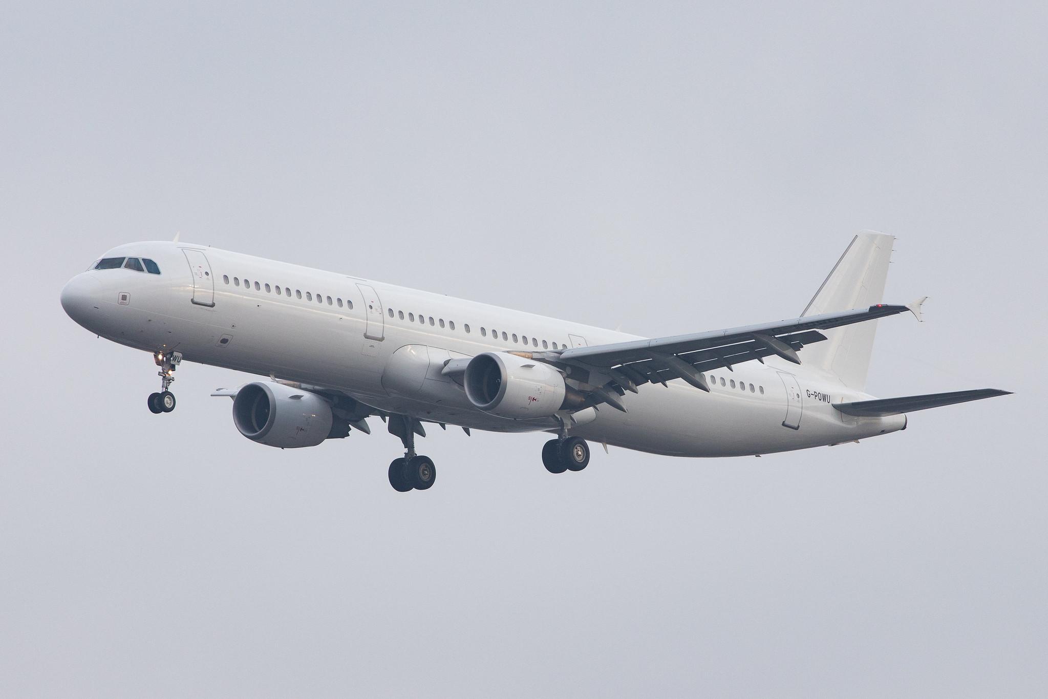 London Heathrow Airport: Titan Airways (ZT / AWC) |  Airbus A321-211 A321 | G-POWU | MSN 3708
