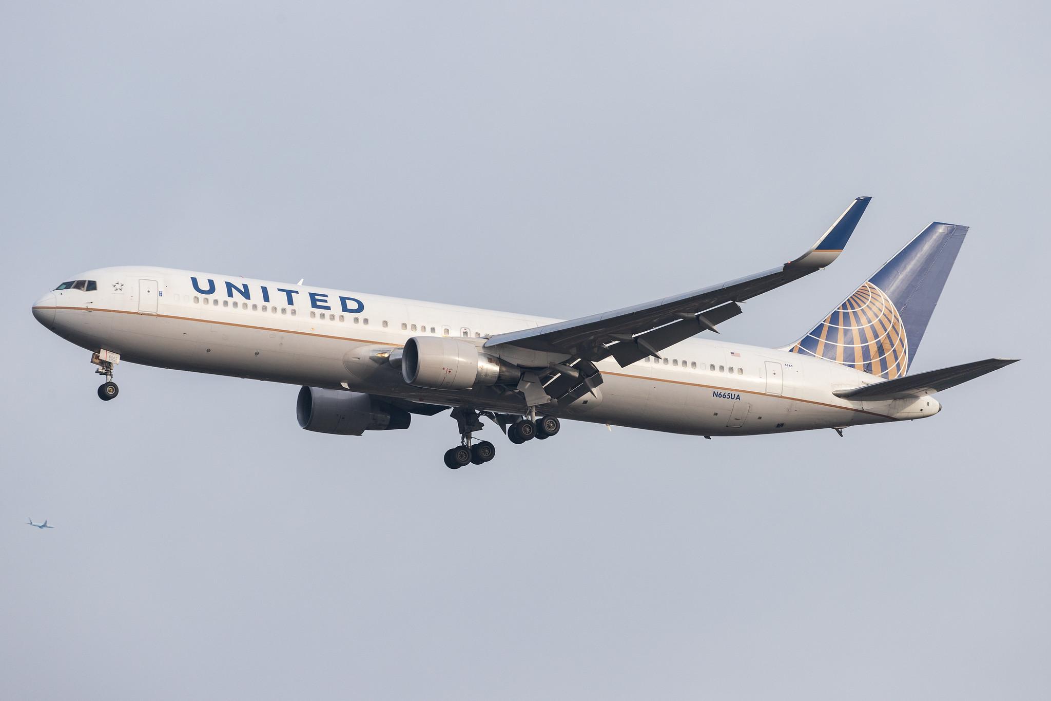 London Heathrow Airport: United Airlines (UA / UAL) |  Boeing 767-322(ER) B763 | N665UA | MSN 29237