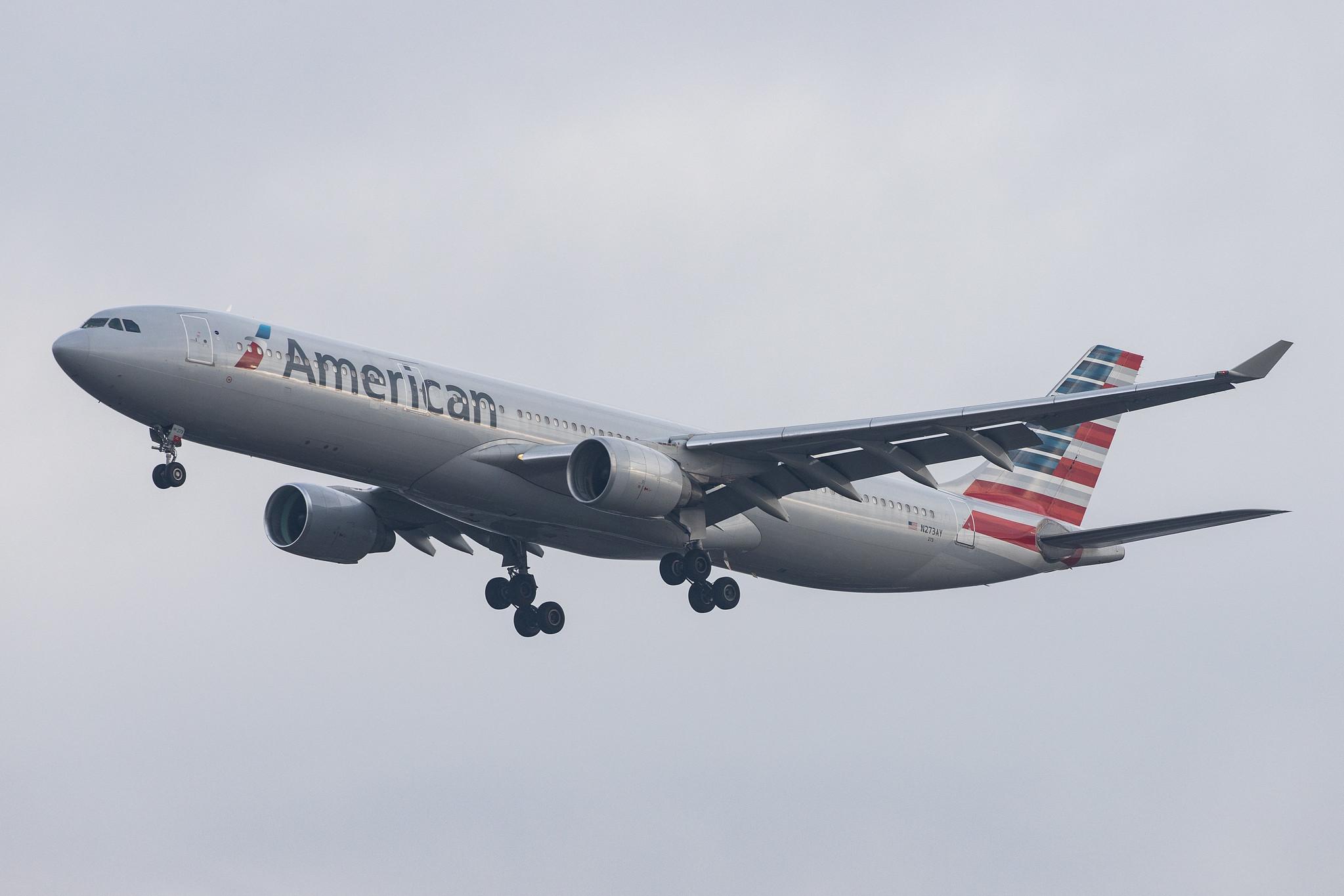 London Heathrow Airport: American Airlines (AA / AAL) |  Airbus A330-323 A333 | N273AY | MSN 0337