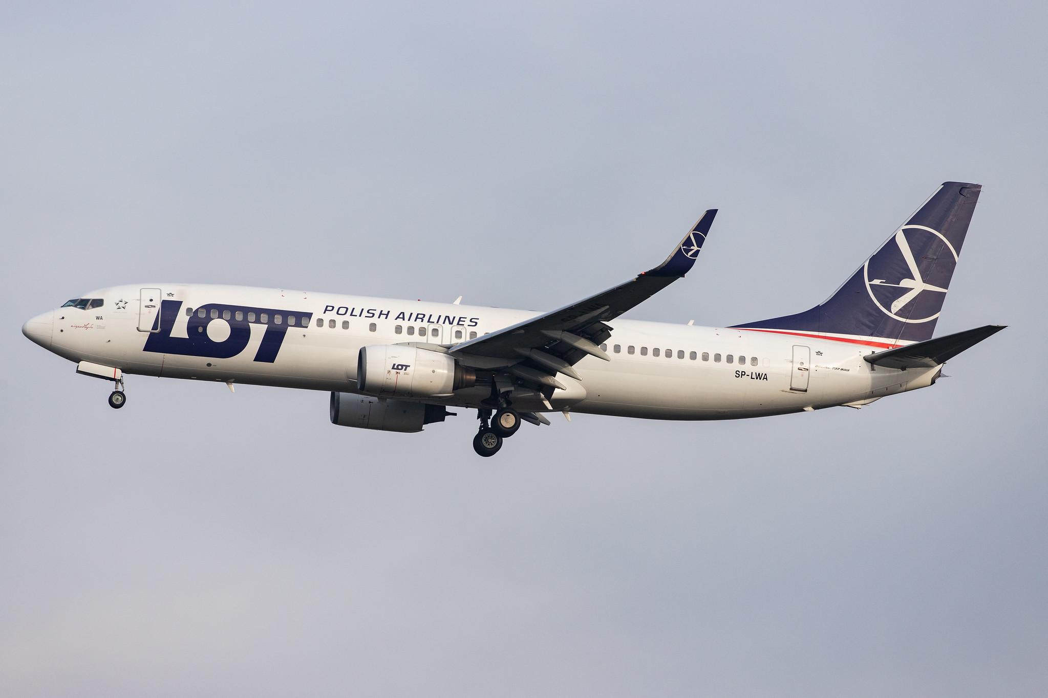 London Heathrow Airport: LOT (LO / LOT) |  Boeing 737-89P B738 | SP-LWA | MSN 30682