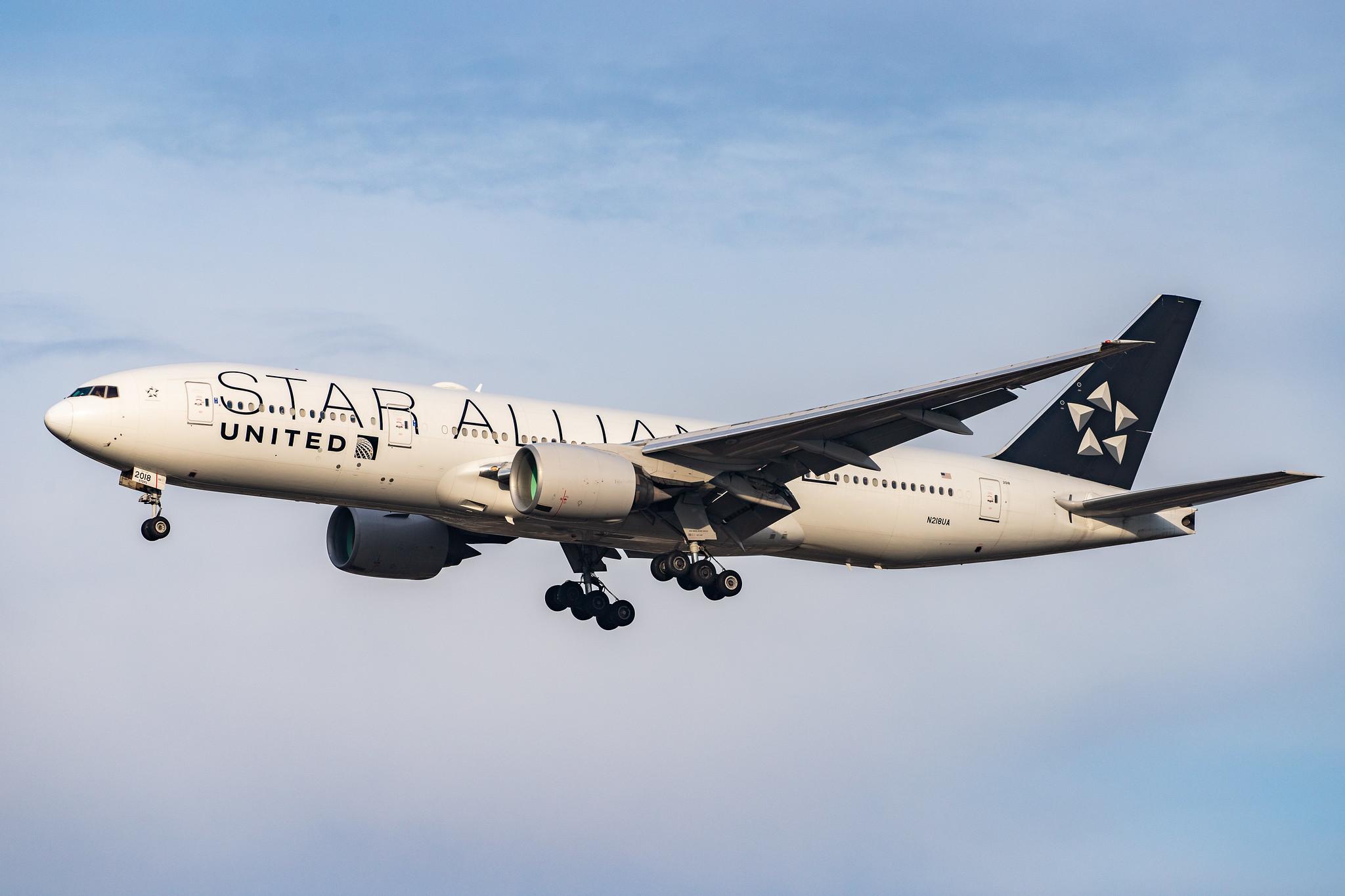 London Heathrow Airport: United Airlines (UA / UAL) |  Livery: Star Alliance livery |  Boeing 777-222(ER) B772 | N218UA | MSN 30222