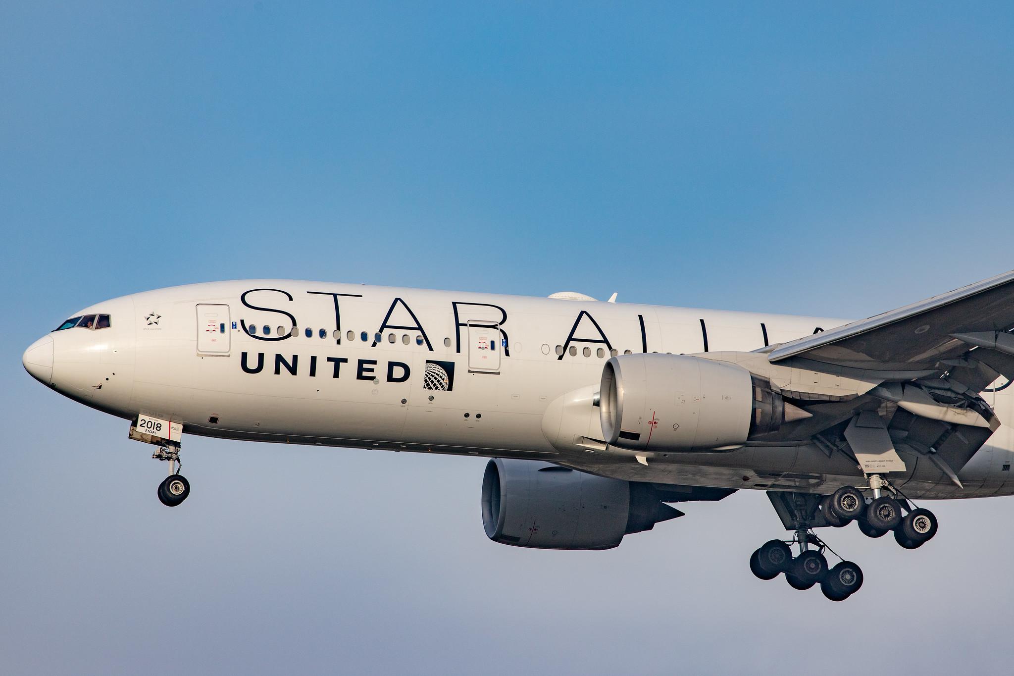 London Heathrow Airport: United Airlines (UA / UAL) |  Livery: Star Alliance livery |  Boeing 777-222(ER) B772 | N218UA | MSN 30222