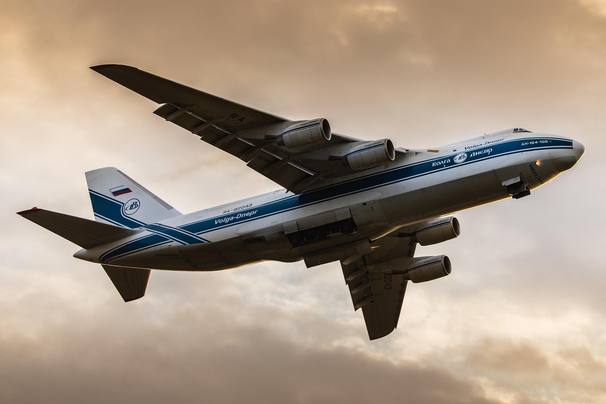 Hamburg Airport: Volga-Dnepr Airlines (VI / VDA) |  Antonov An-124 A124 | RA-82043 | MSN 9773054155101