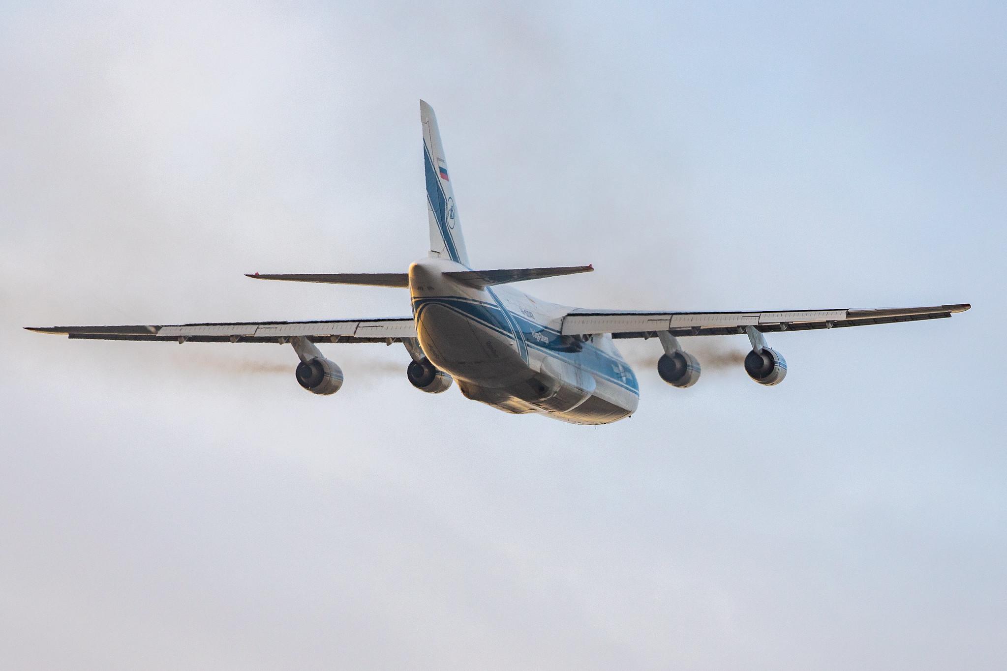 Hamburg Airport: Volga-Dnepr Airlines (VI / VDA) |  Antonov An-124 A124 | RA-82043 | MSN 9773054155101