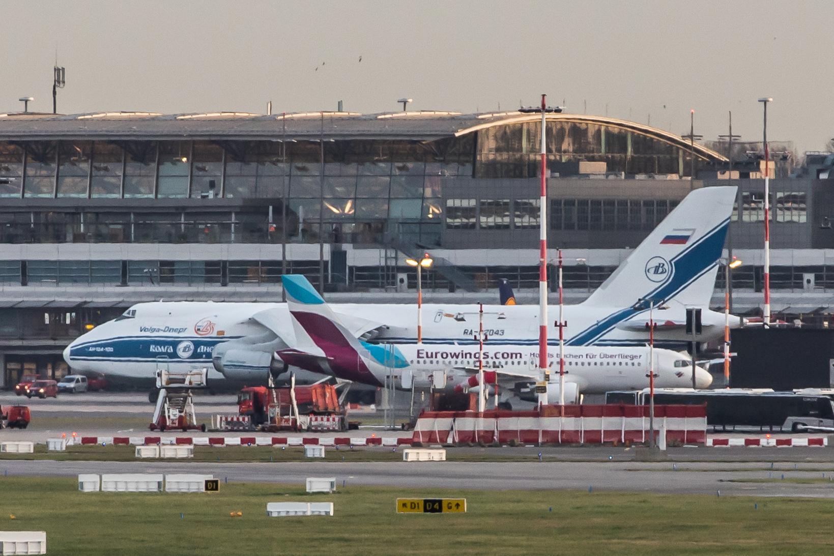 Hamburg Airport: Volga-Dnepr Airlines (VI / VDA) |  Antonov An-124 A124 | RA-82043 | MSN 9773054155101