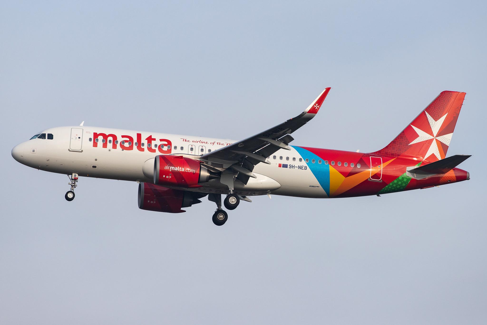 London Heathrow Airport: Air Malta (KM / AMC) |  Airbus A320-251N A20N | 9H-NEB | MSN 8940