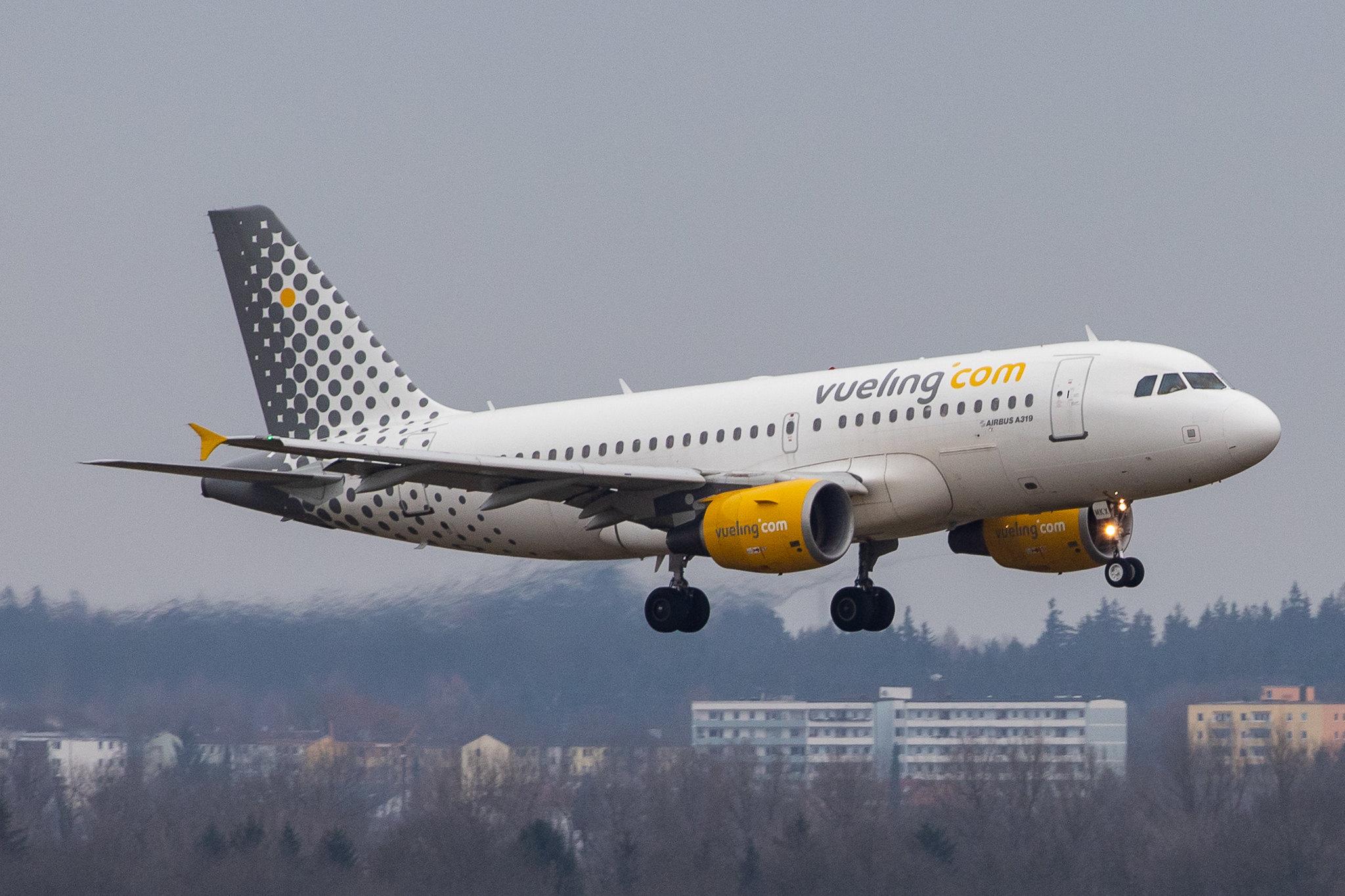 Munich Airport: Vueling (VY / VLG) |  Airbus A319-111 A319 | EC-MKX | MSN 3054