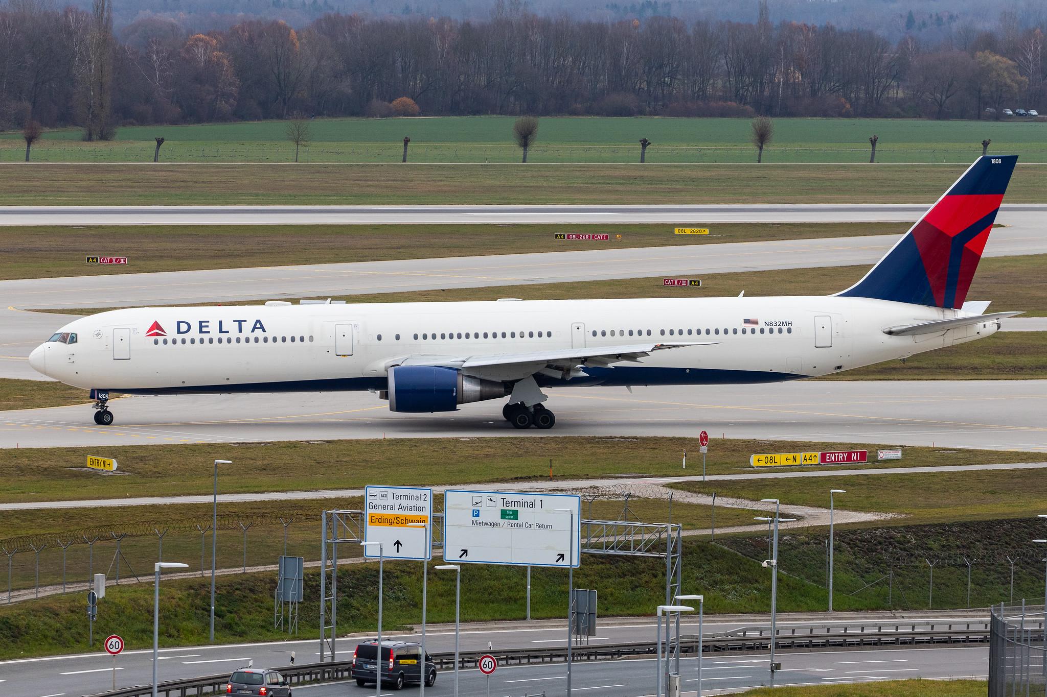 Munich Airport: Delta Air Lines (DL / DAL) |  Boeing 767-432(ER) B764 | N832MH | MSN 29704