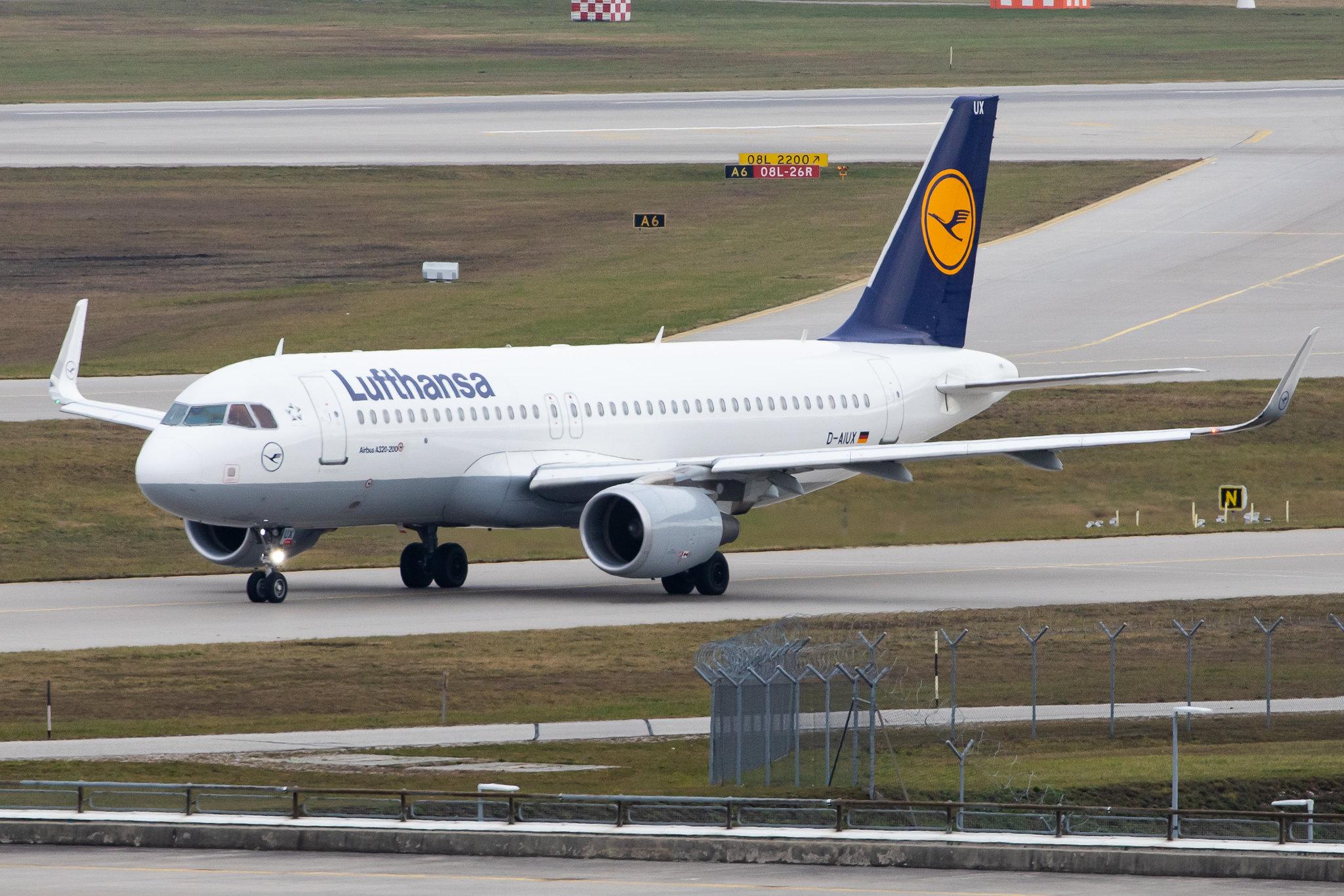 Munich Airport: Lufthansa (LH / DLH) |  Airbus A320-214 A320 | D-AIUX | MSN 7256