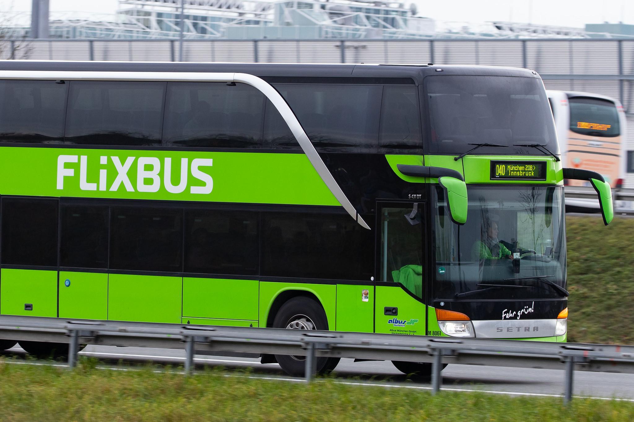 Munich Airport: Flixbus Doppeldecker Fernbus |