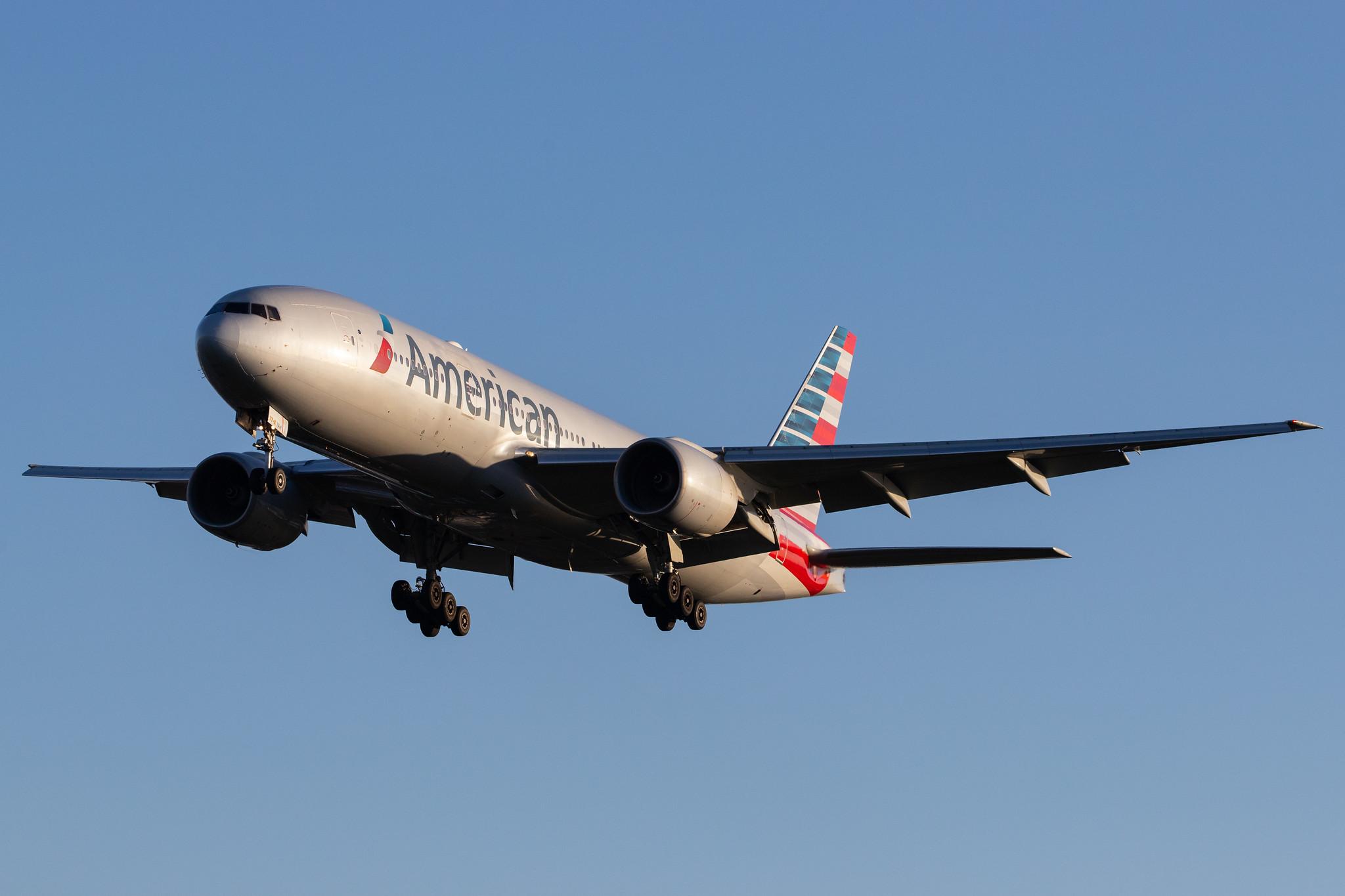 London Heathrow Airport: American Airlines (AA / AAL) |  Boeing 777-223(ER) B772 | N777AN | MSN 29585