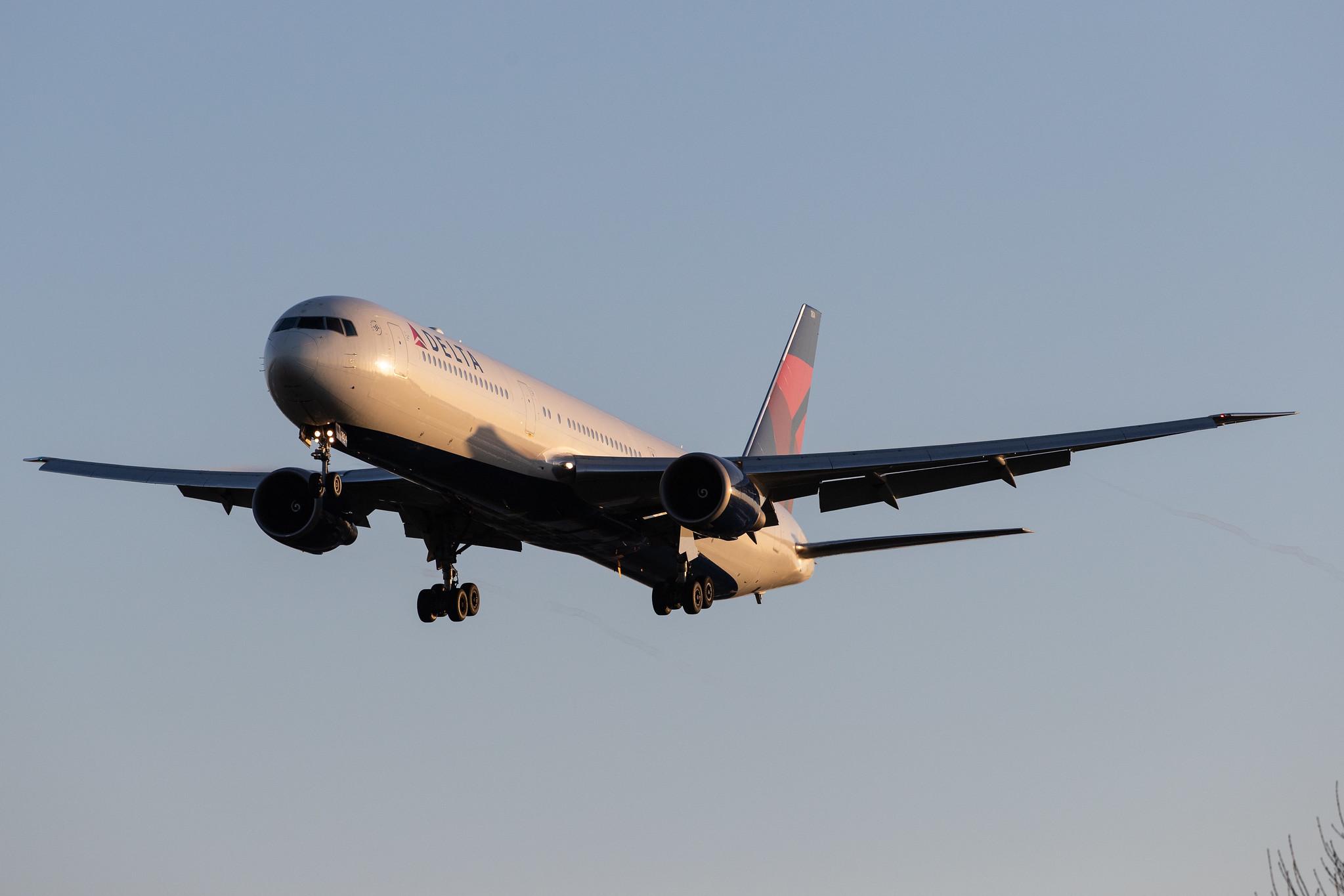 London Heathrow Airport: Delta Air Lines (DL / DAL) |  Boeing 767-432(ER) B764 | N828MH | MSN 29699
