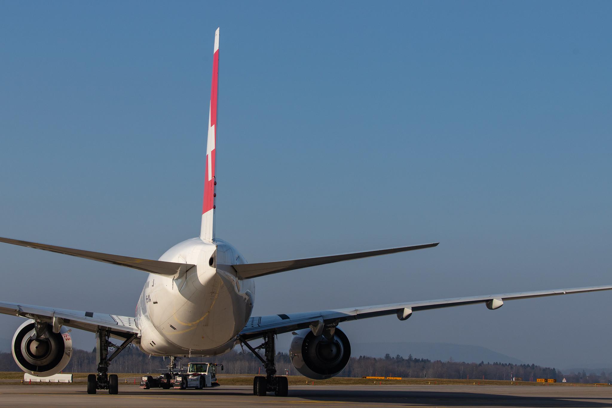 Flughafen Zürich: Swiss (LX / SWR) |  Boeing 777-3DE(ER) B77W | HB-JNA | MSN 44582