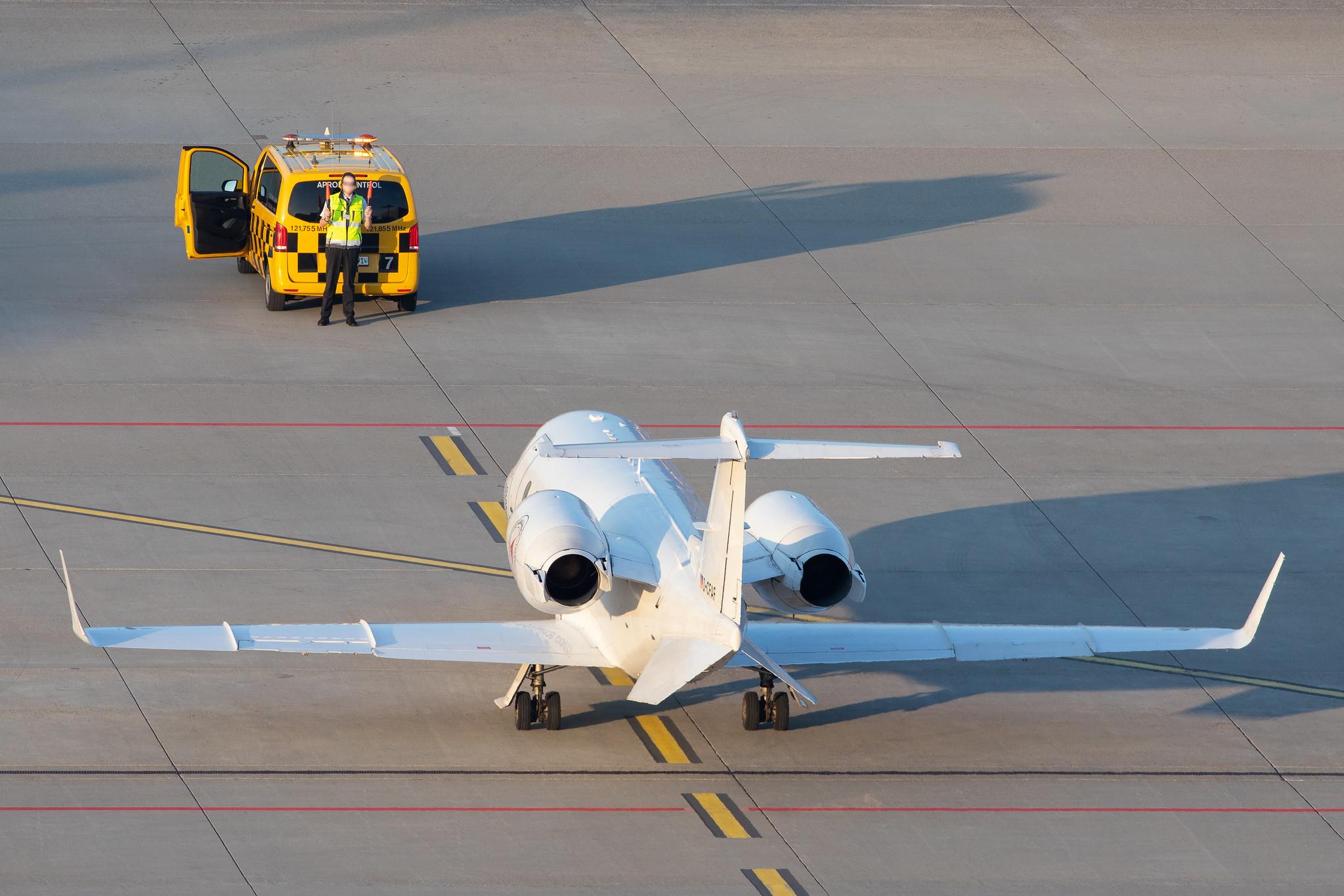 Flughafen Zürich: FAI rent-a-jet |  Learjet 60 LJ60 | D-CFAF | MSN 60-107