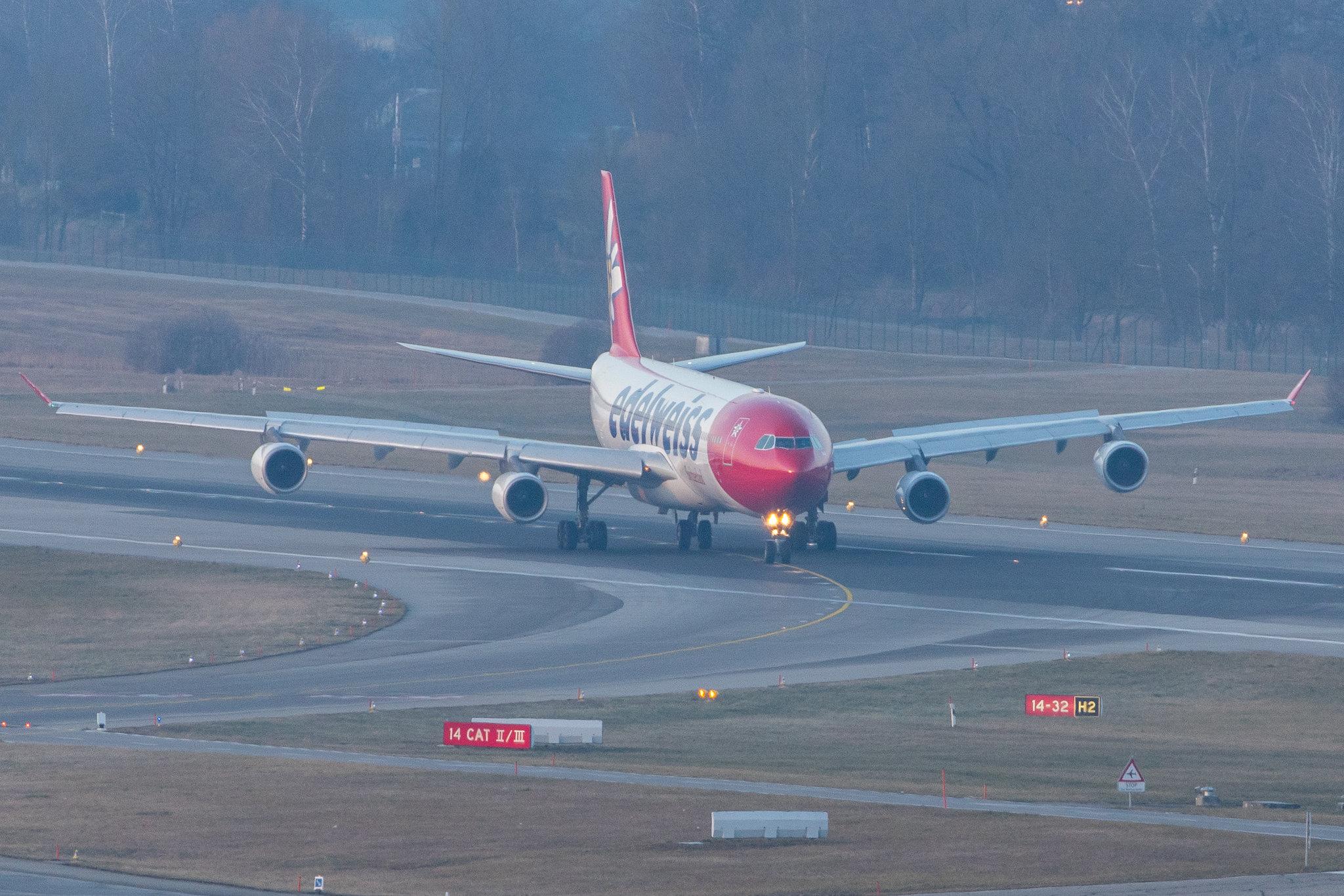 Flughafen Zürich: Edelweiss Air (WK / EDW) |  Airbus A340-313 A343 | HB-JMF | MSN 0561