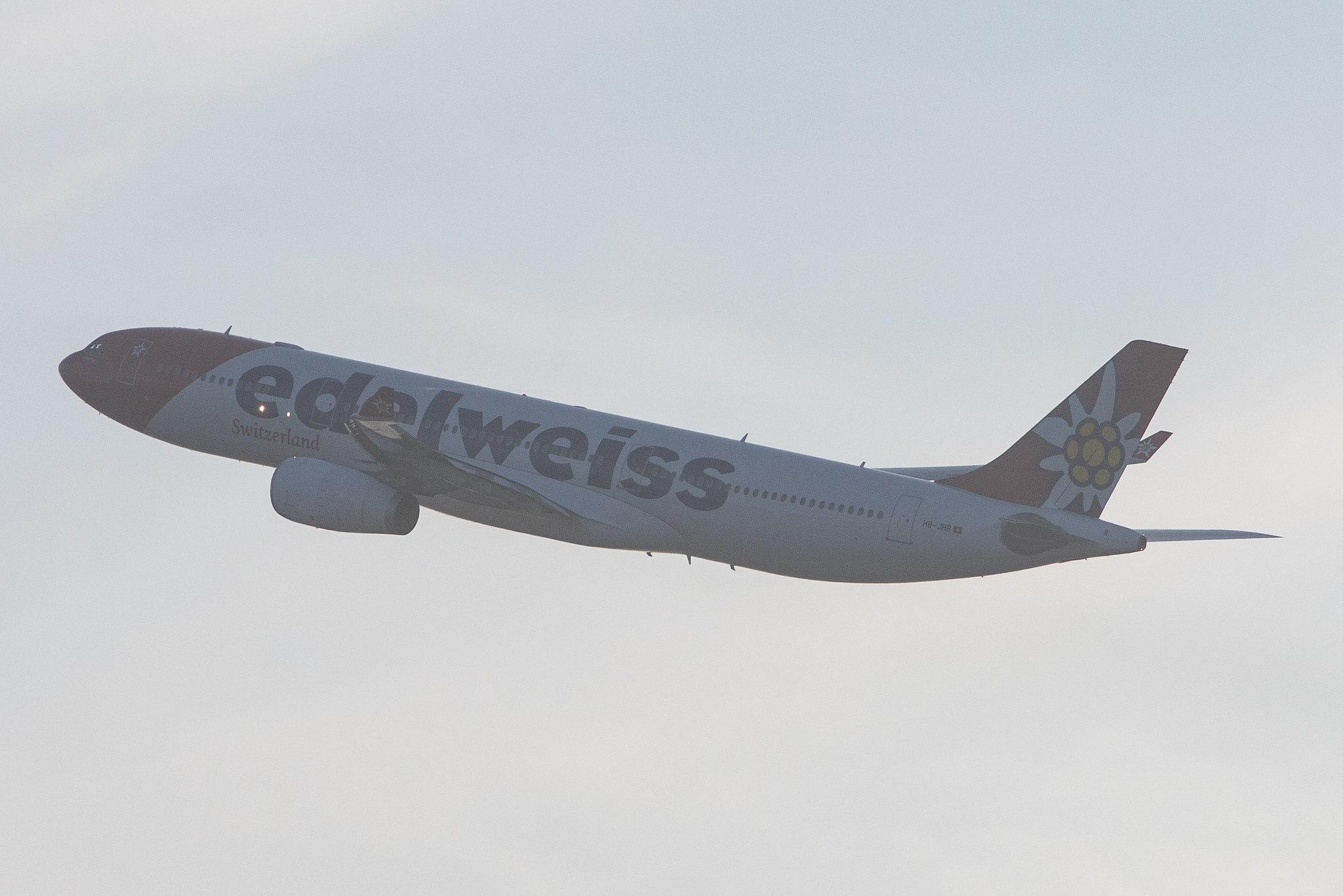 Flughafen Zürich: Edelweiss Air (WK / EDW) |  Airbus A330-343 A333 | HB-JHR | MSN 1711