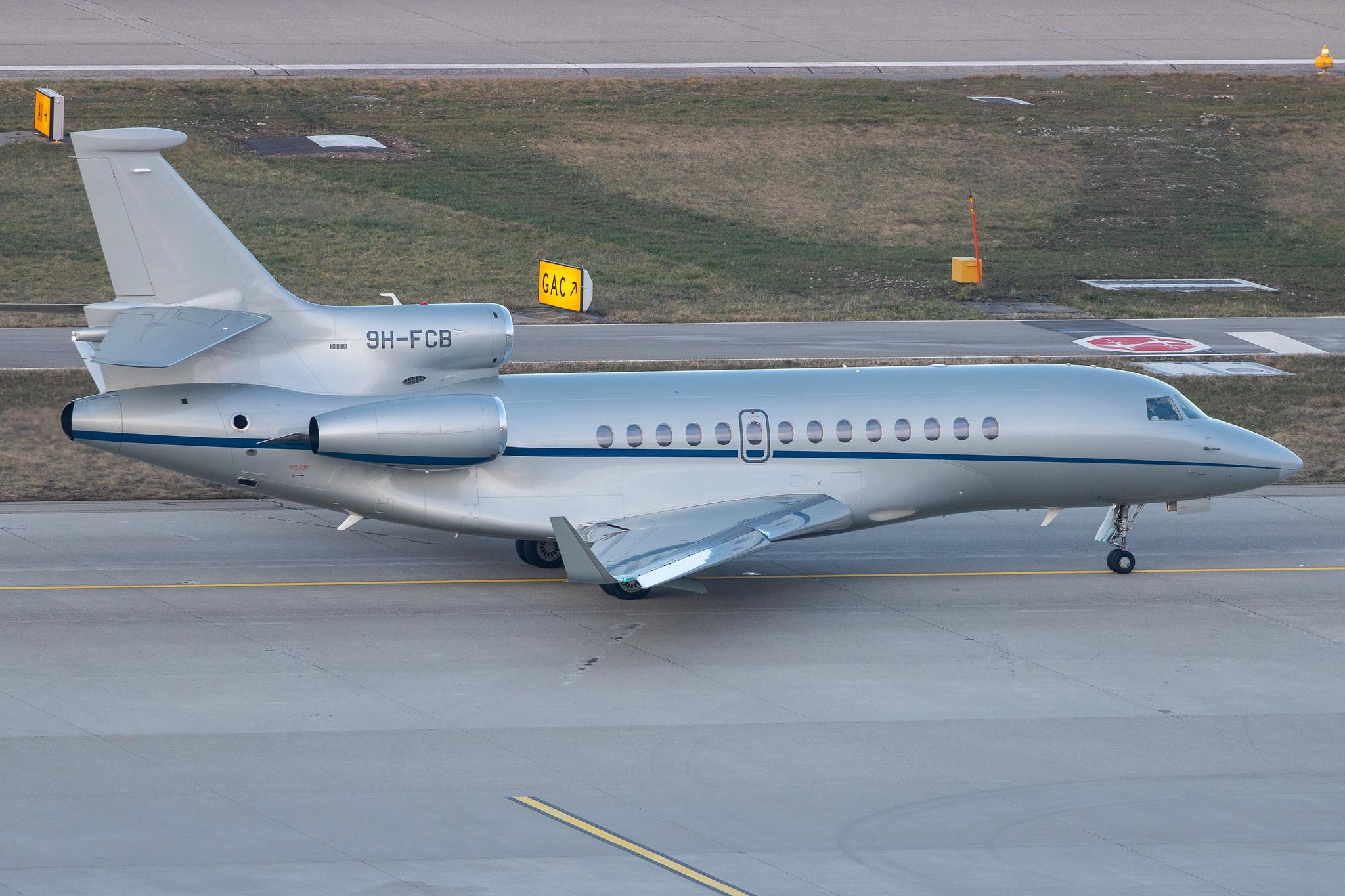 Flughafen Zürich: Albinati Aeronautics |  Dassault Falcon 7X FA7X | 9H-FCB | MSN 34