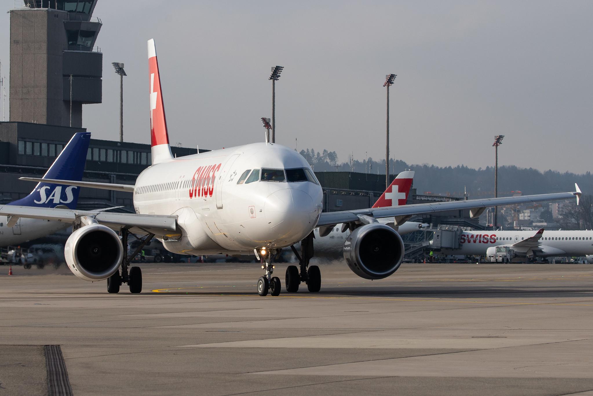 Flughafen Zürich: Swiss (LX / SWR) |  Airbus A320-214 A320 | HB-IJJ | MSN 0585