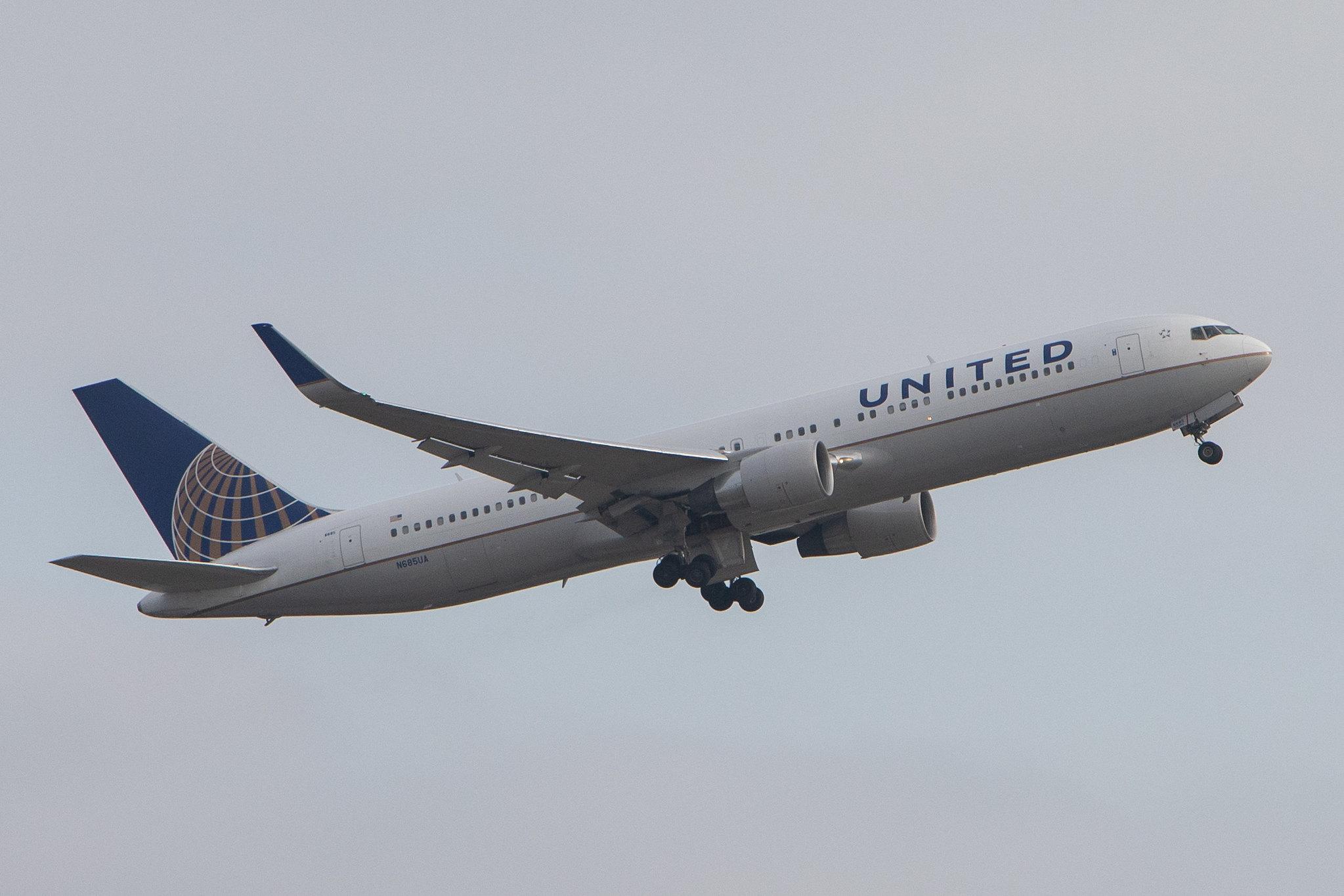 Flughafen Zürich: United Airlines (UA / UAL) |  Boeing 767-3CB(ER) B763 | N685UA | MSN 33467