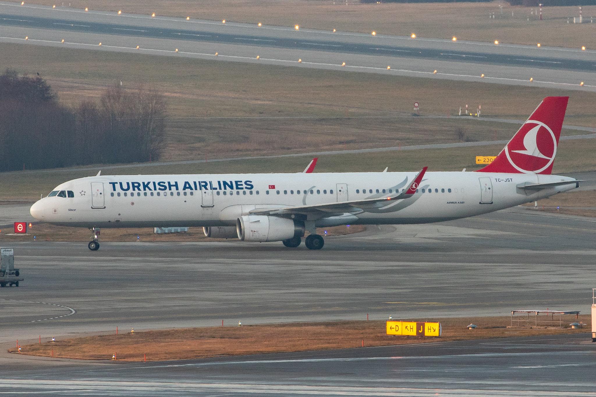 Flughafen Zürich: Turkish Airlines (TK / THY) |  Airbus A321-231 A321 | TC-JST | MSN 6682