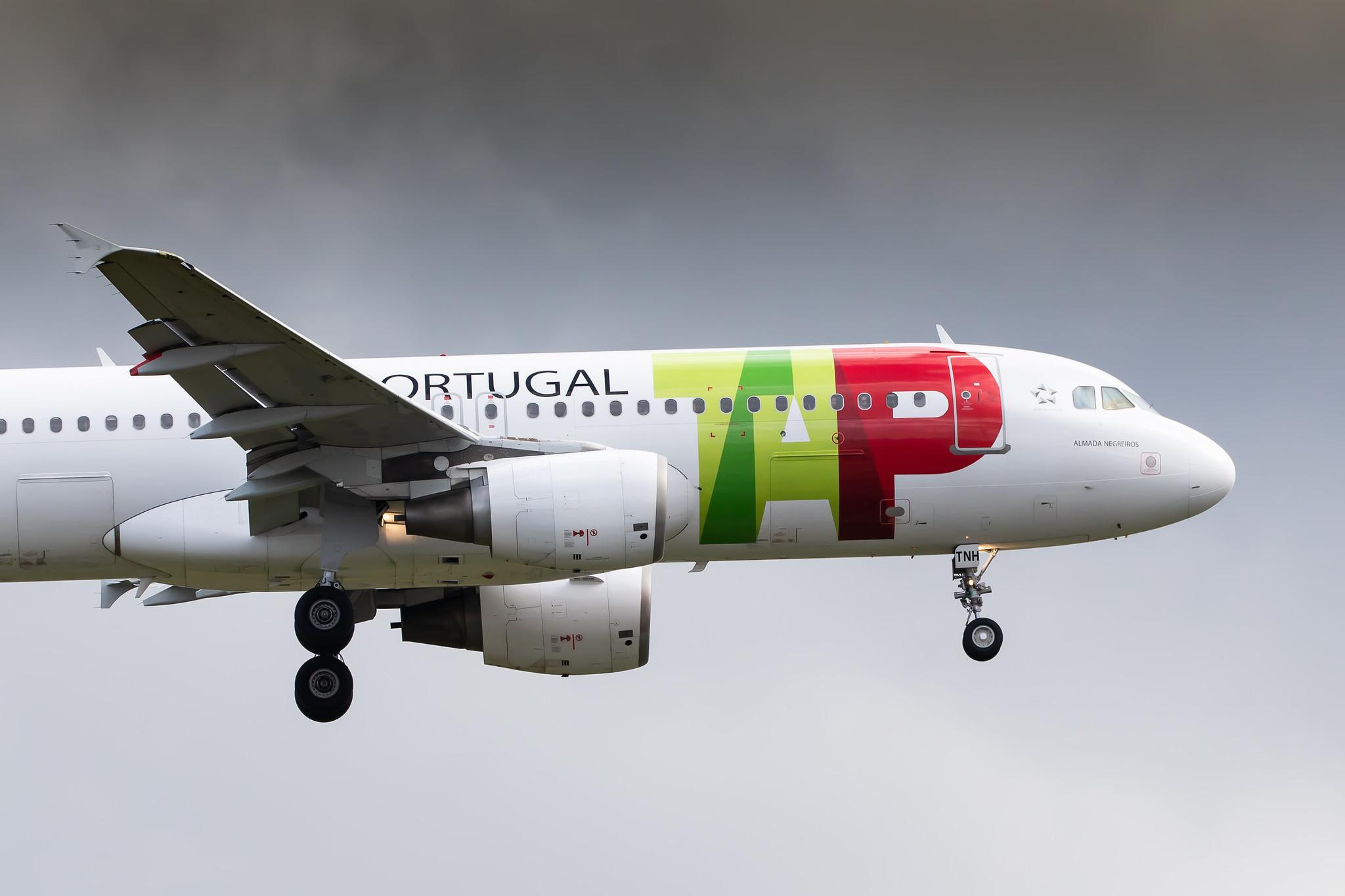 London Heathrow Airport: TAP Air Portugal (TP / TAP) |  Airbus A320-214 A320 | CS-TNH | MSN 0960