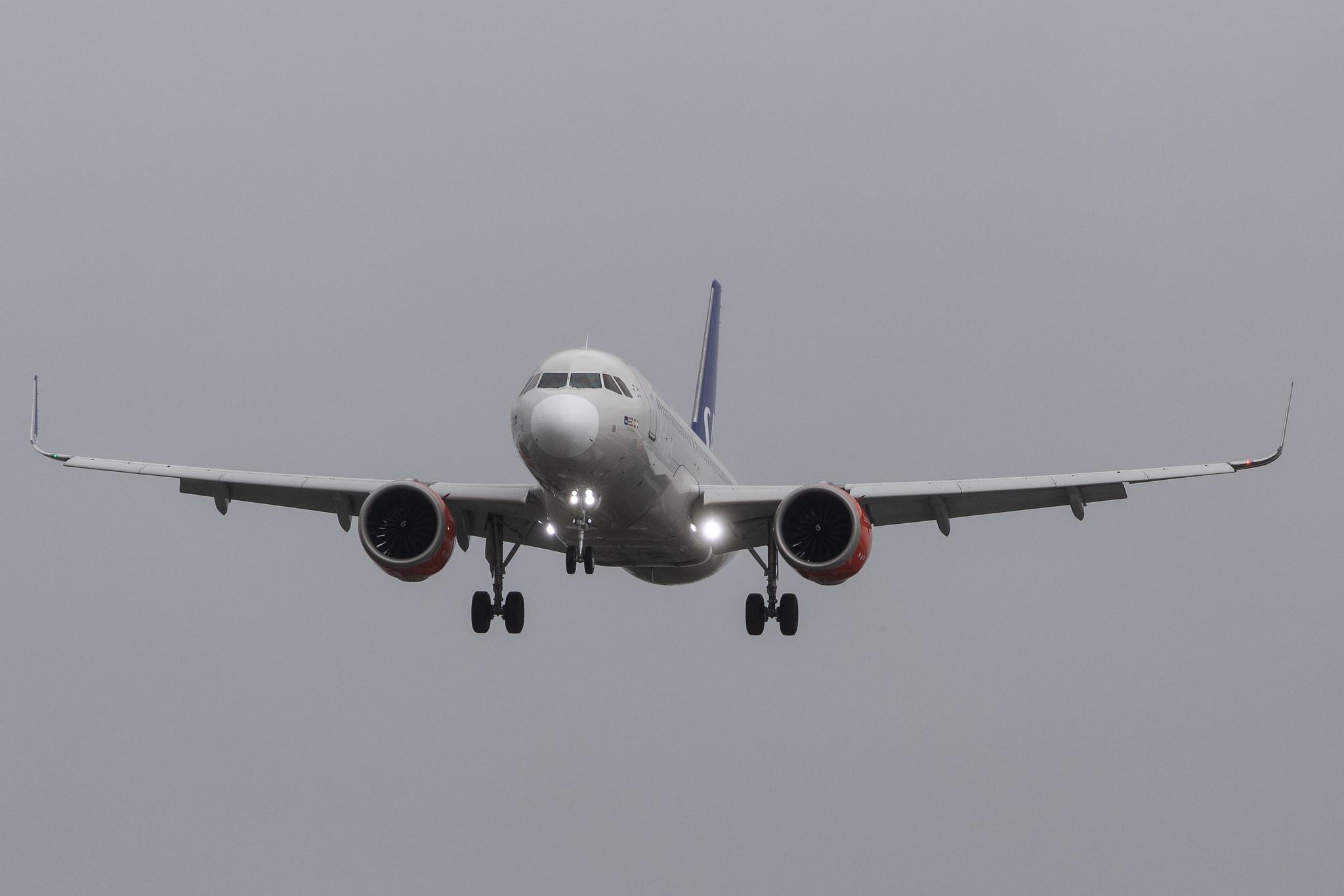 London Heathrow Airport: SAS (SK / SAS) | Operator: SAS Ireland |  Airbus A320-251N A20N | EI-SIE | MSN 8058