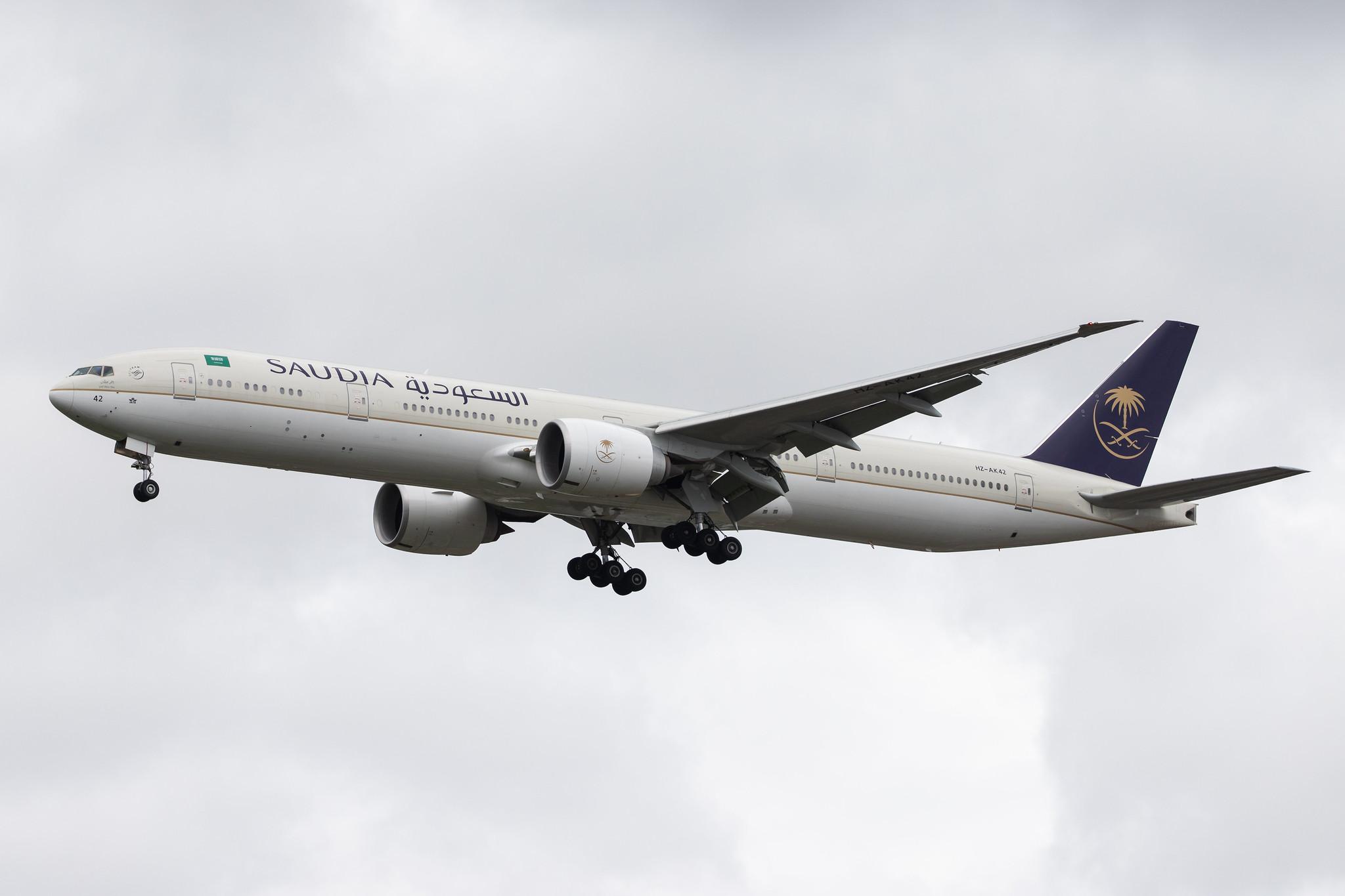 London Heathrow Airport: Saudia (SV / SVA) |  Boeing 777-368(ER) B77W | HZ-AK42 | MSN 62762