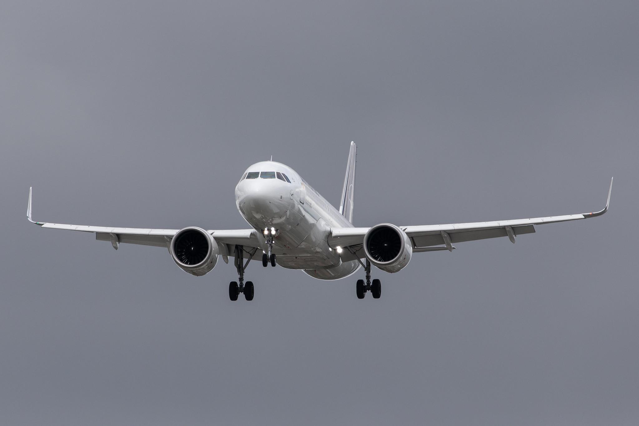 London Heathrow Airport: Lufthansa (LH / DLH) |  Airbus A320-271N A20N | D-AINK | MSN 8249