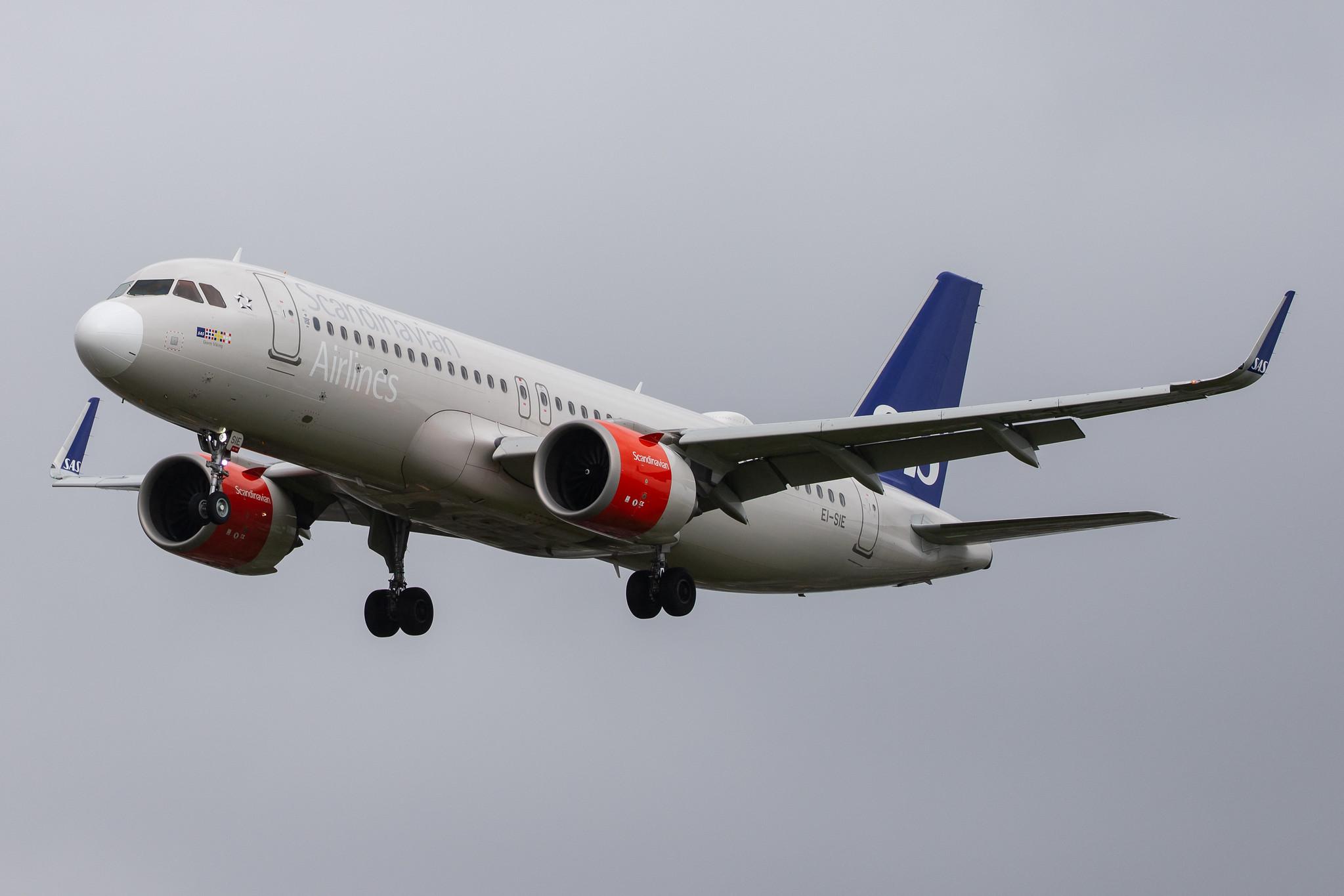 London Heathrow Airport: SAS (SK / SAS) | Operator: SAS Ireland |  Airbus A320-251N A20N | EI-SIE | MSN 8058