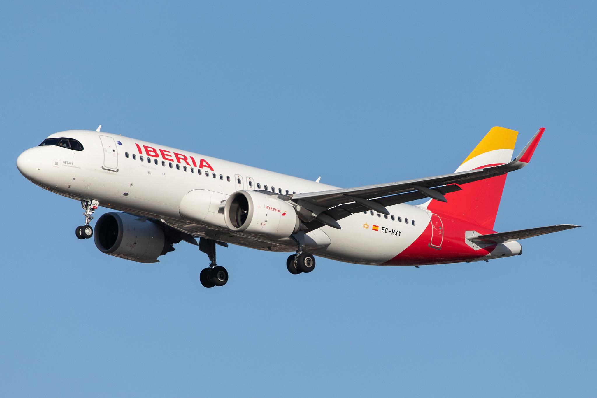 London Heathrow Airport: Iberia (IB / IBE) |  Airbus A320-251N A20N | EC-MXY | MSN 8256