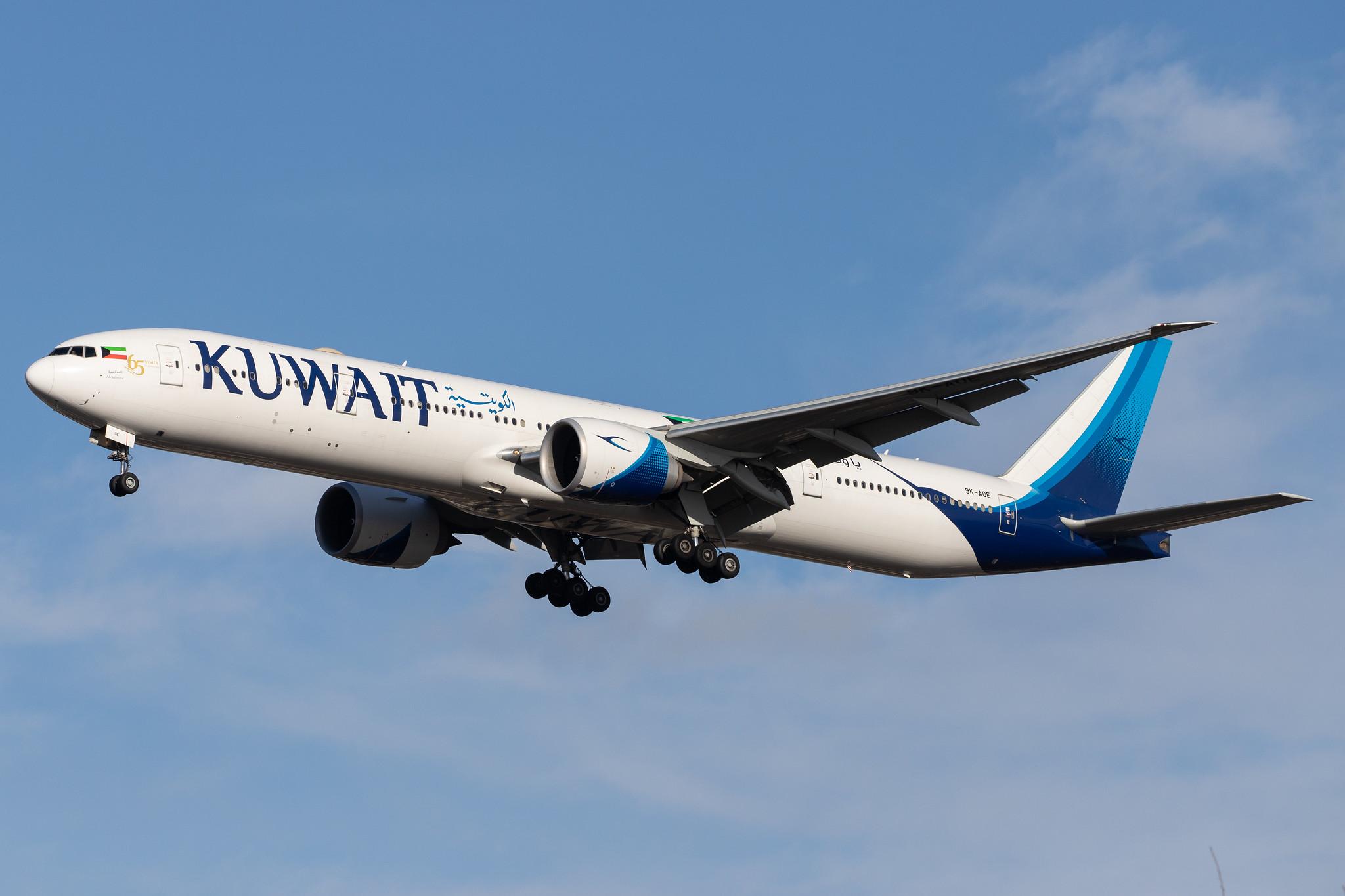 London Heathrow Airport: Kuwait Airways (KU / KAC) |  Boeing 777-369(ER) B77W | 9K-AOE | MSN 62563