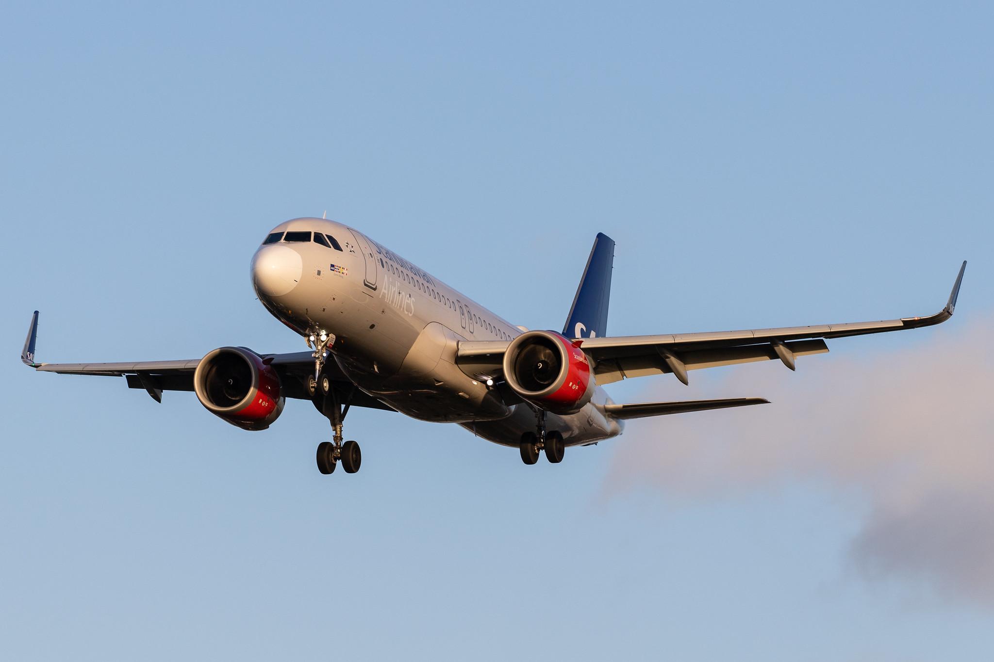 London Heathrow Airport: SAS (SK / SAS) | Operator: SAS Ireland |  Airbus A320-251N A20N | EI-SIE | MSN 8058