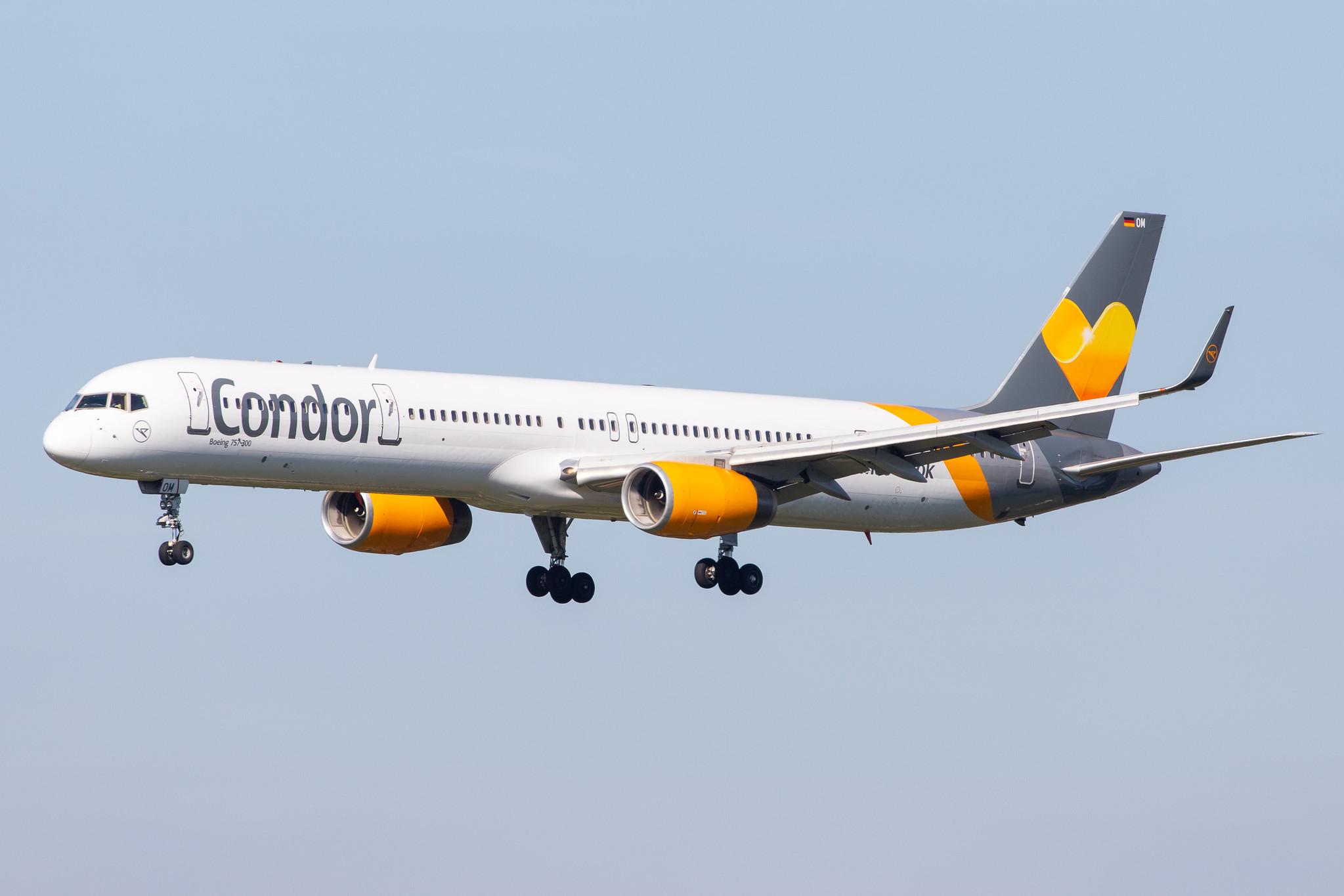 Hamburg Airport: Condor (DE / CFG) |  Boeing 757-330 B753 | D-ABOM | MSN 29022