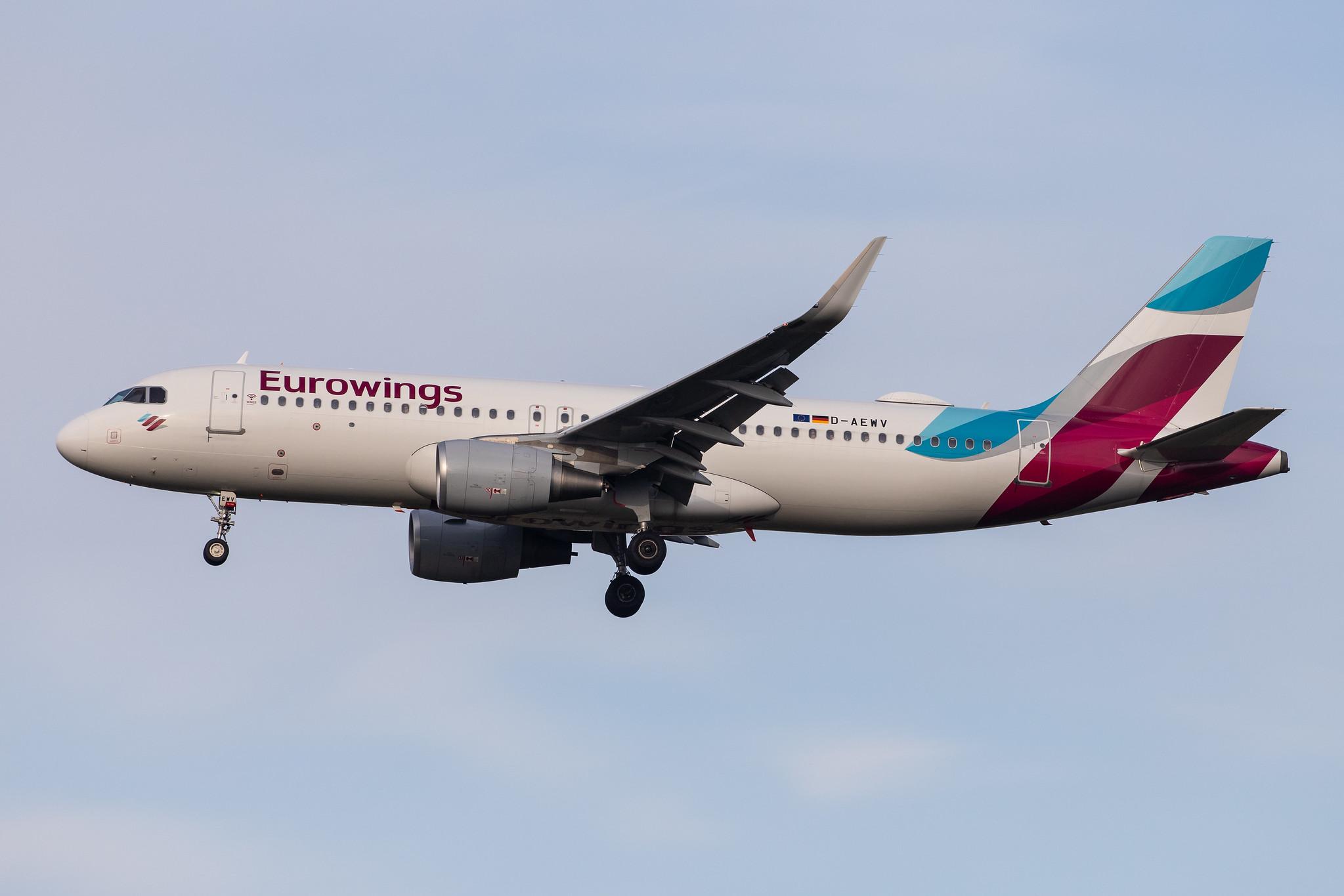 London Heathrow Airport: Eurowings (EW / EWG) |  Airbus A320-214 A320 | D-AEWV | MSN 7545