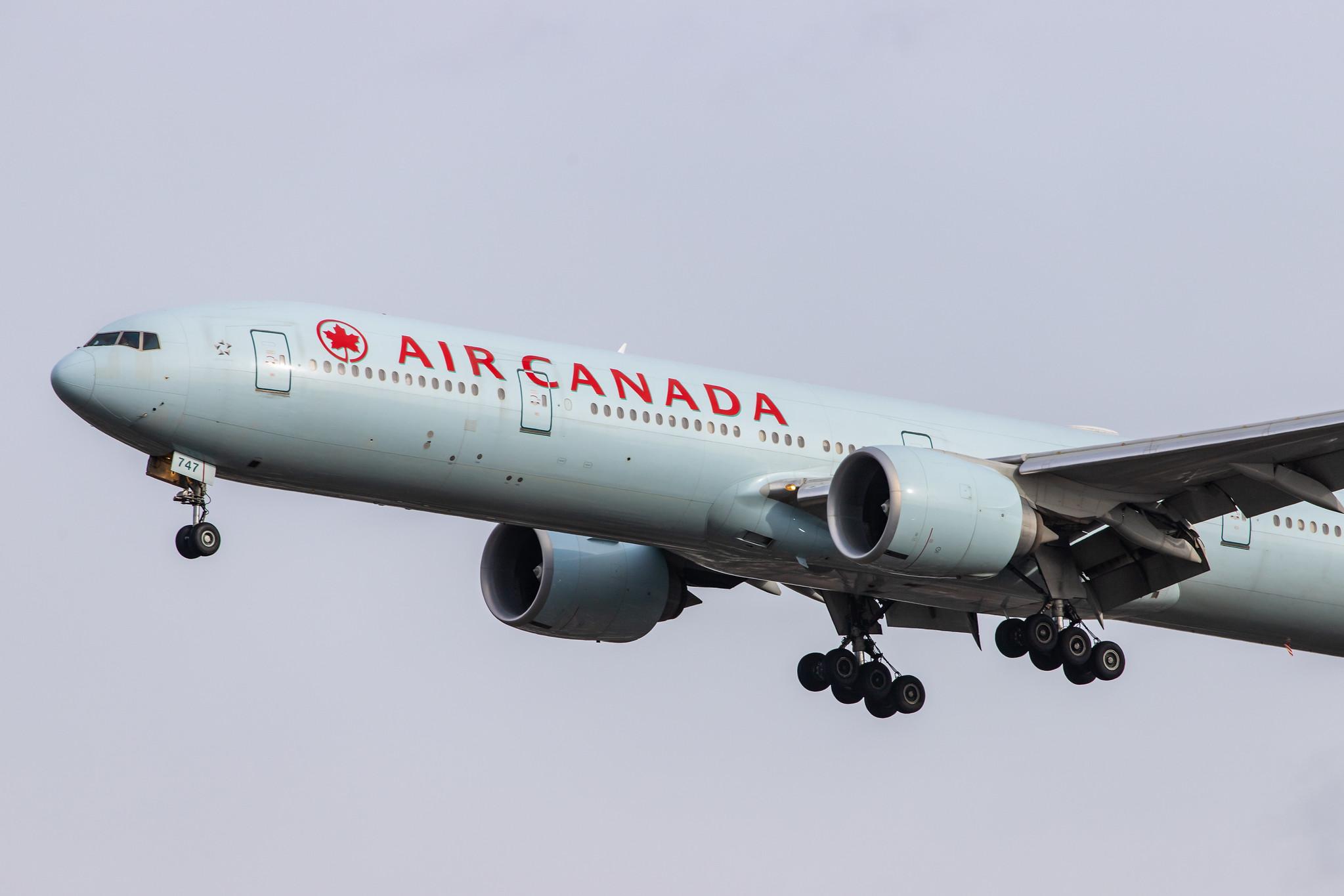 London Heathrow Airport: Air Canada (AC / ACA) |  Boeing 777-333(ER) B77W | C-FNNW | MSN 43250