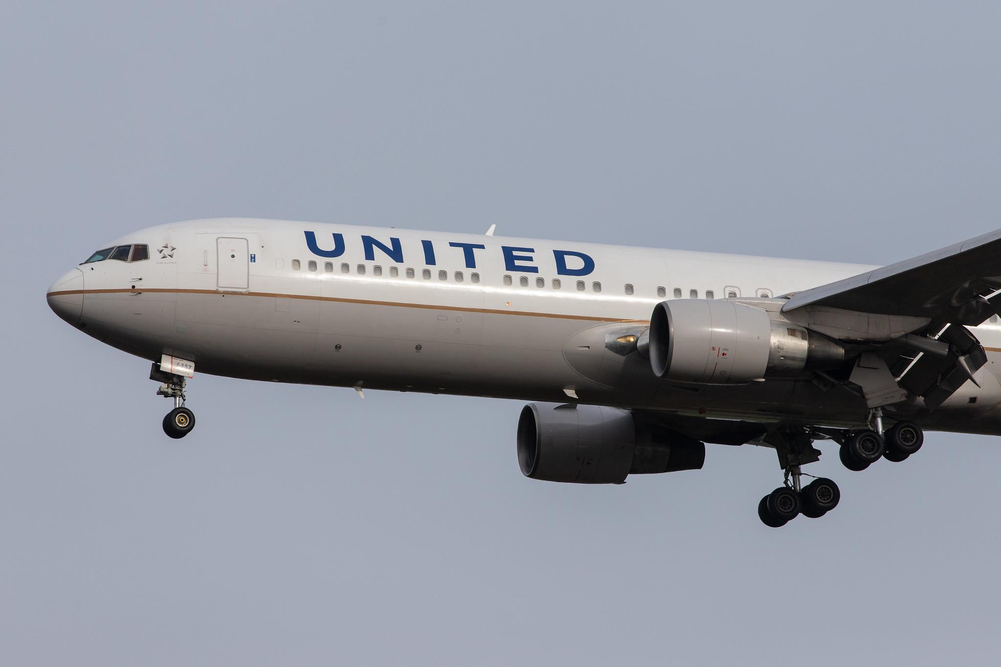 London Heathrow Airport: United Airlines (UA / UAL) |  Boeing 767-322(ER) B763 | N657UA | MSN 27112