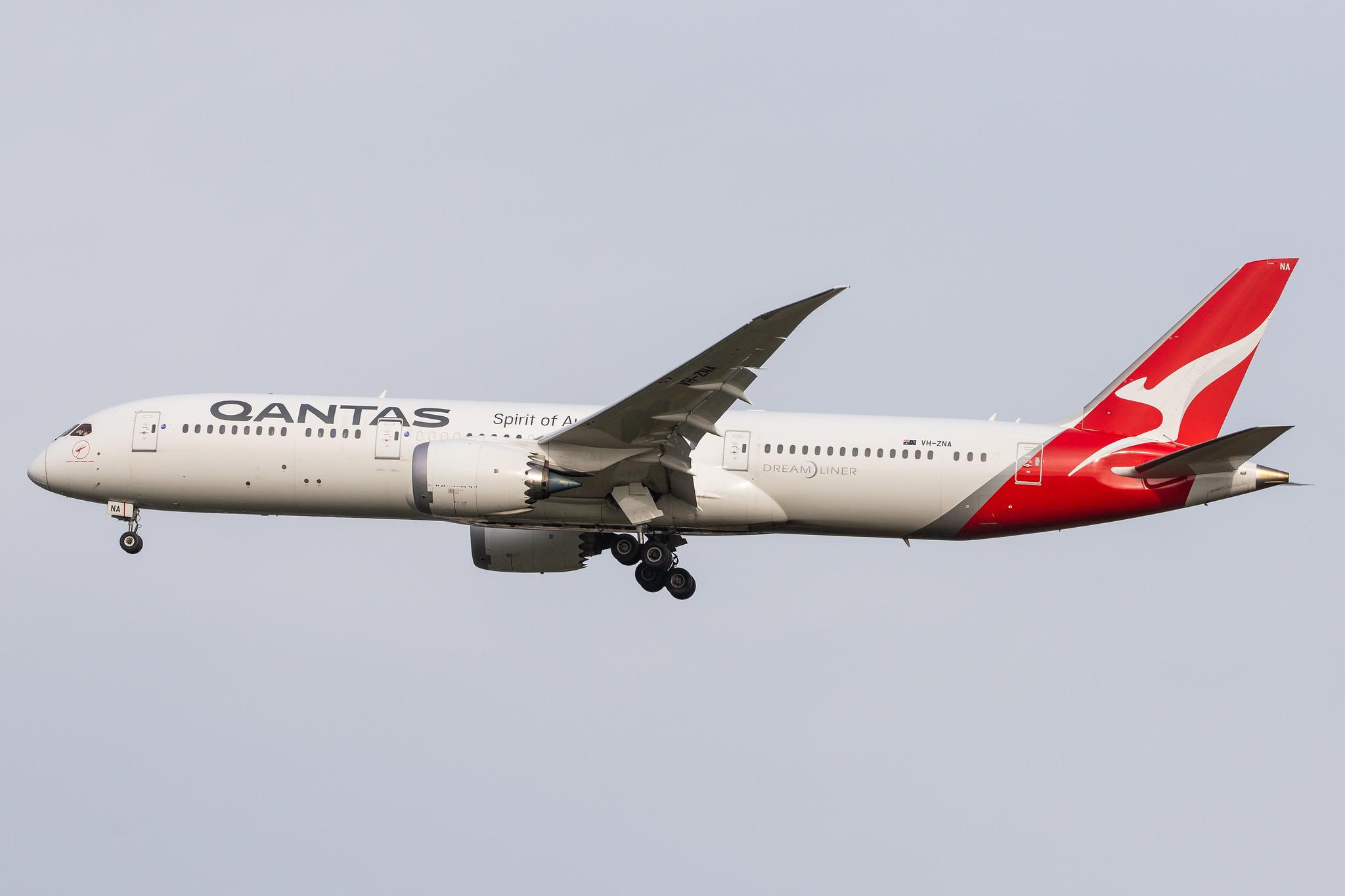 London Heathrow Airport: Qantas (QF / QFA) |  Boeing 787-9 Dreamliner B789 | VH-ZNA | MSN 39038