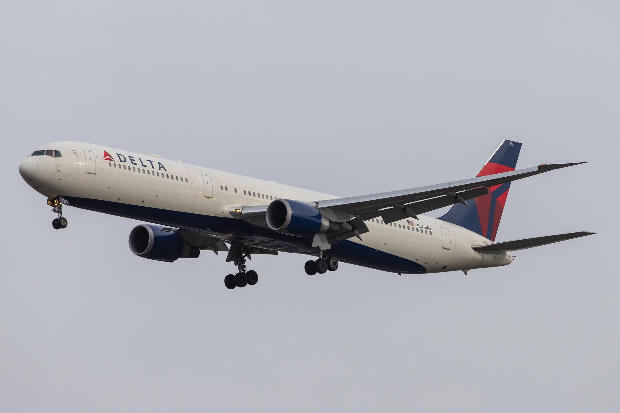 London Heathrow Airport: Delta Air Lines (DL / DAL) |  Boeing 767-432(ER) B764 | N828MH | MSN 29699