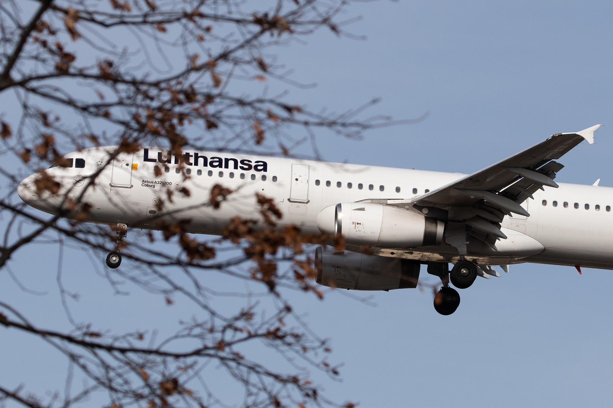 Flughafen Berlin Tegel (TXL): Lufthansa (LH / DLH) |  Airbus A321-131 A321 | D-AIRD | MSN 0474